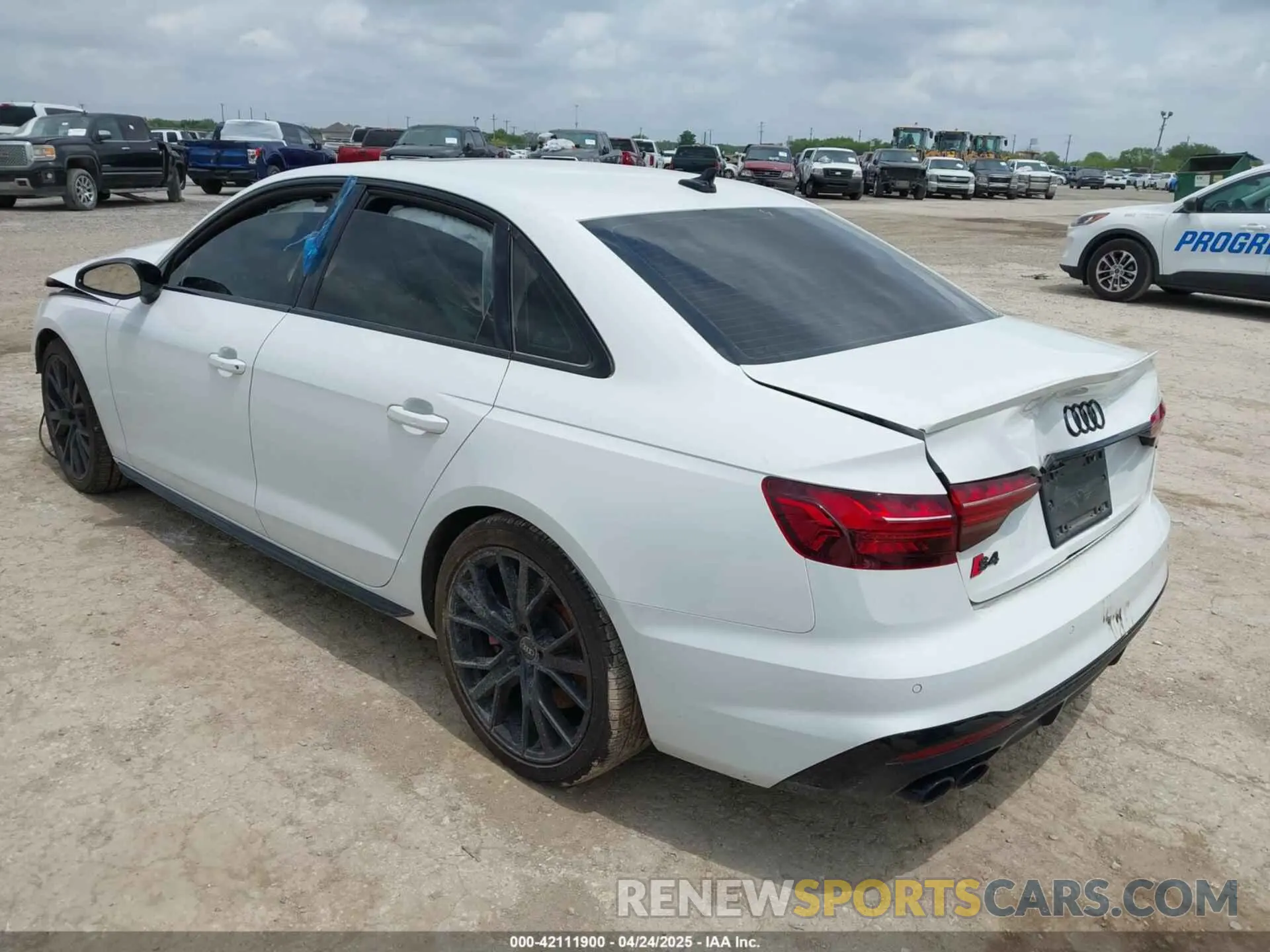 3 fotografías del automóvil dañado WAUB4AF45PA042534 AUDI S4 2023