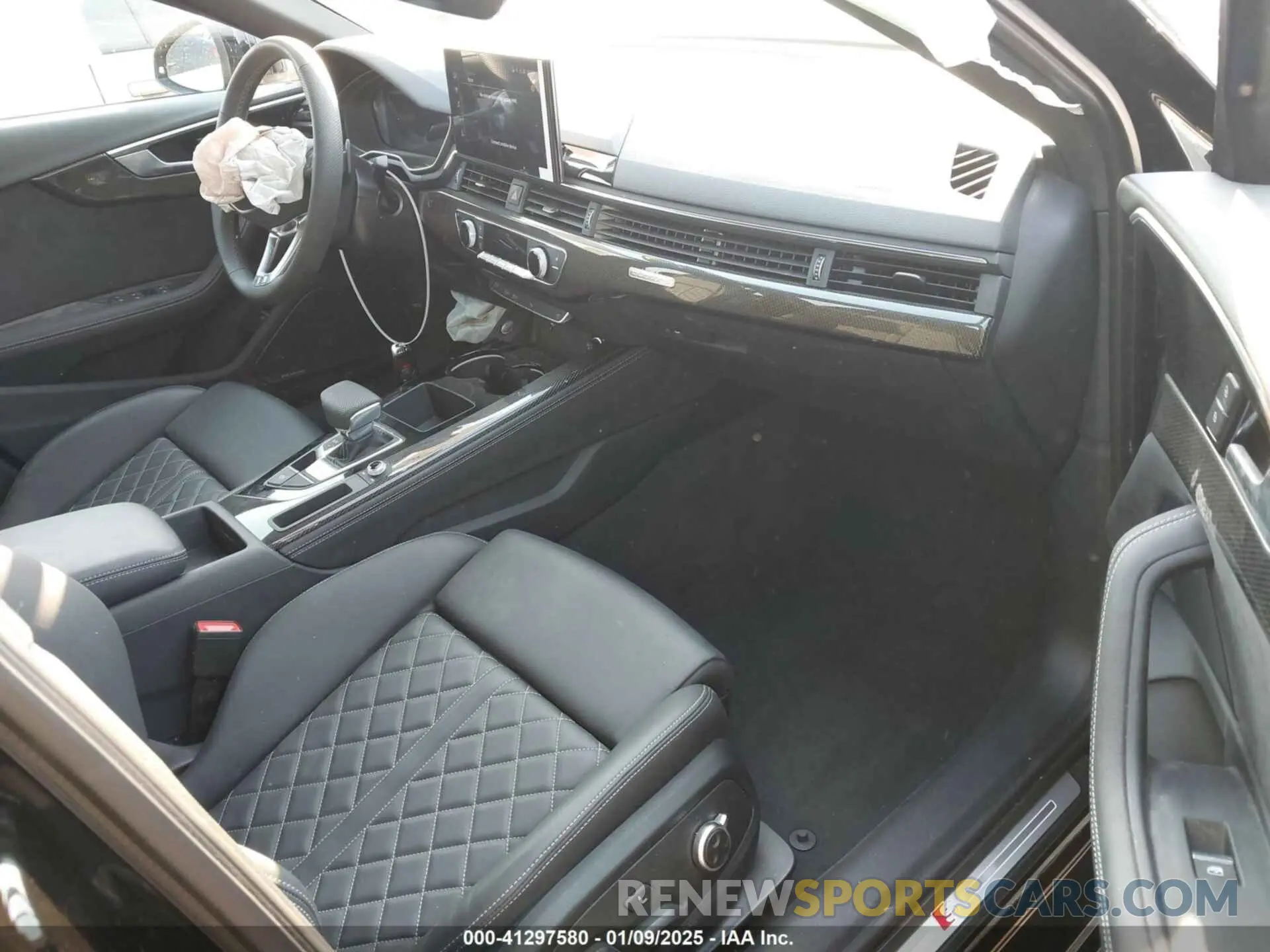 5 fotografías del automóvil dañado WAUB4AF44RA043984 AUDI S4 2024