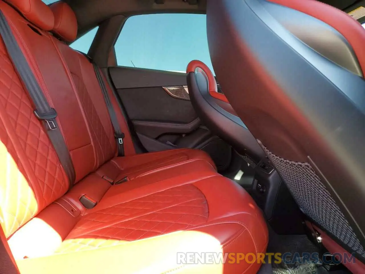 10 fotografías del automóvil dañado WAUB4AF40KA054826 AUDI S4/RS4 2019