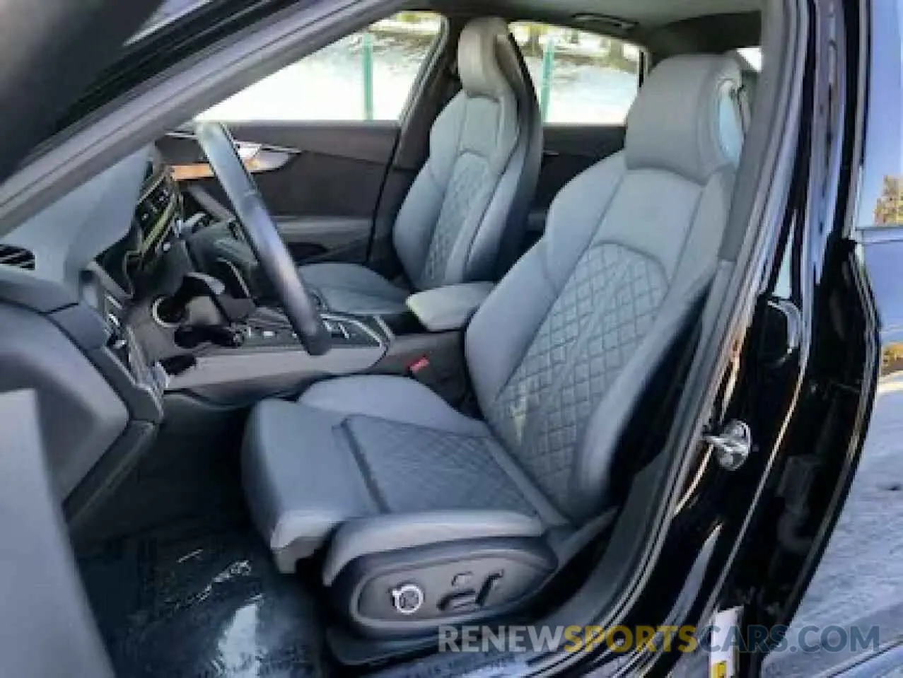 5 fotografías del automóvil dañado WAUB4AF41KA059419 AUDI S4/RS4 2019