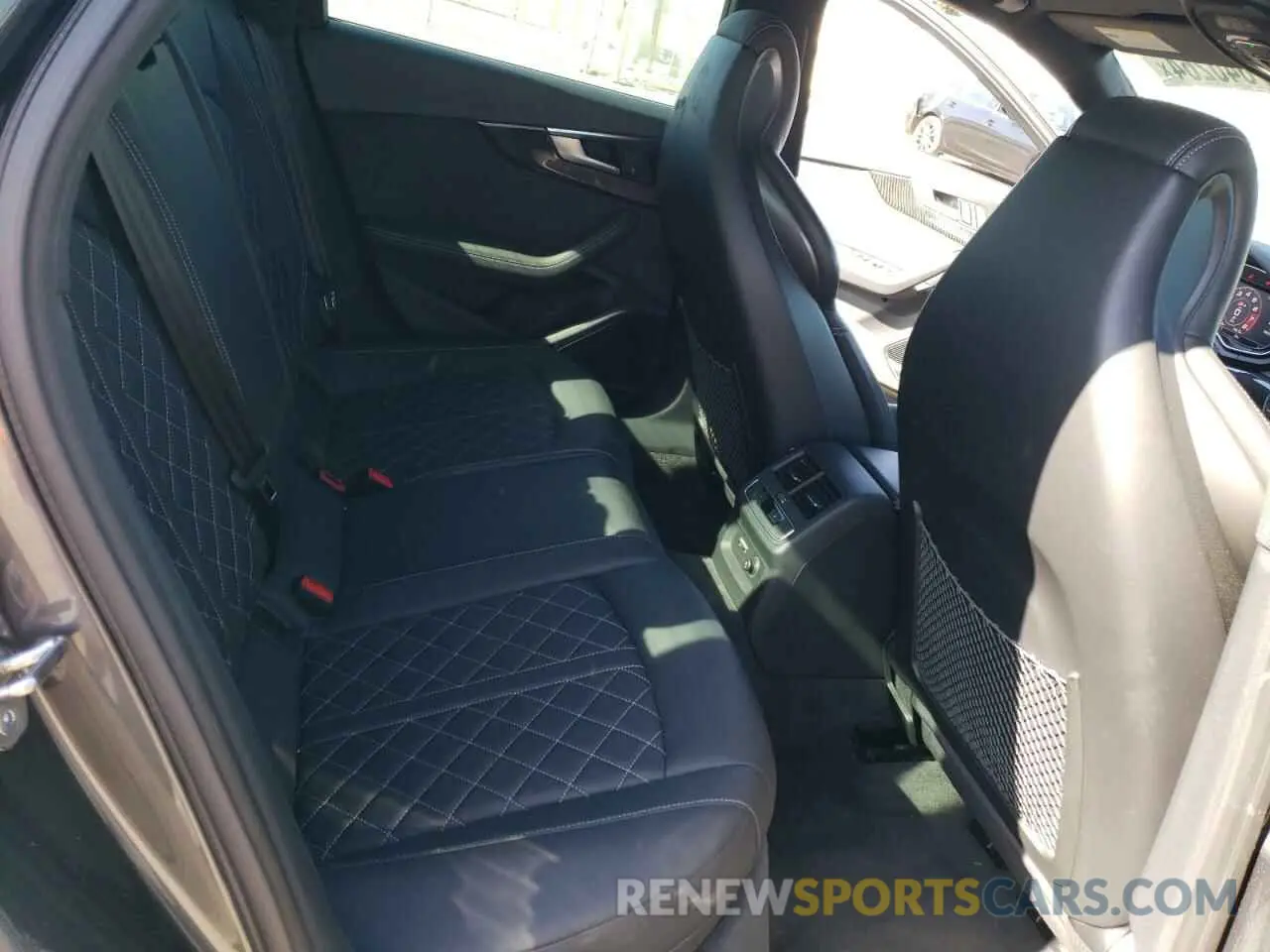 10 fotografías del automóvil dañado WAUB4AF47KA006630 AUDI S4/RS4 2019