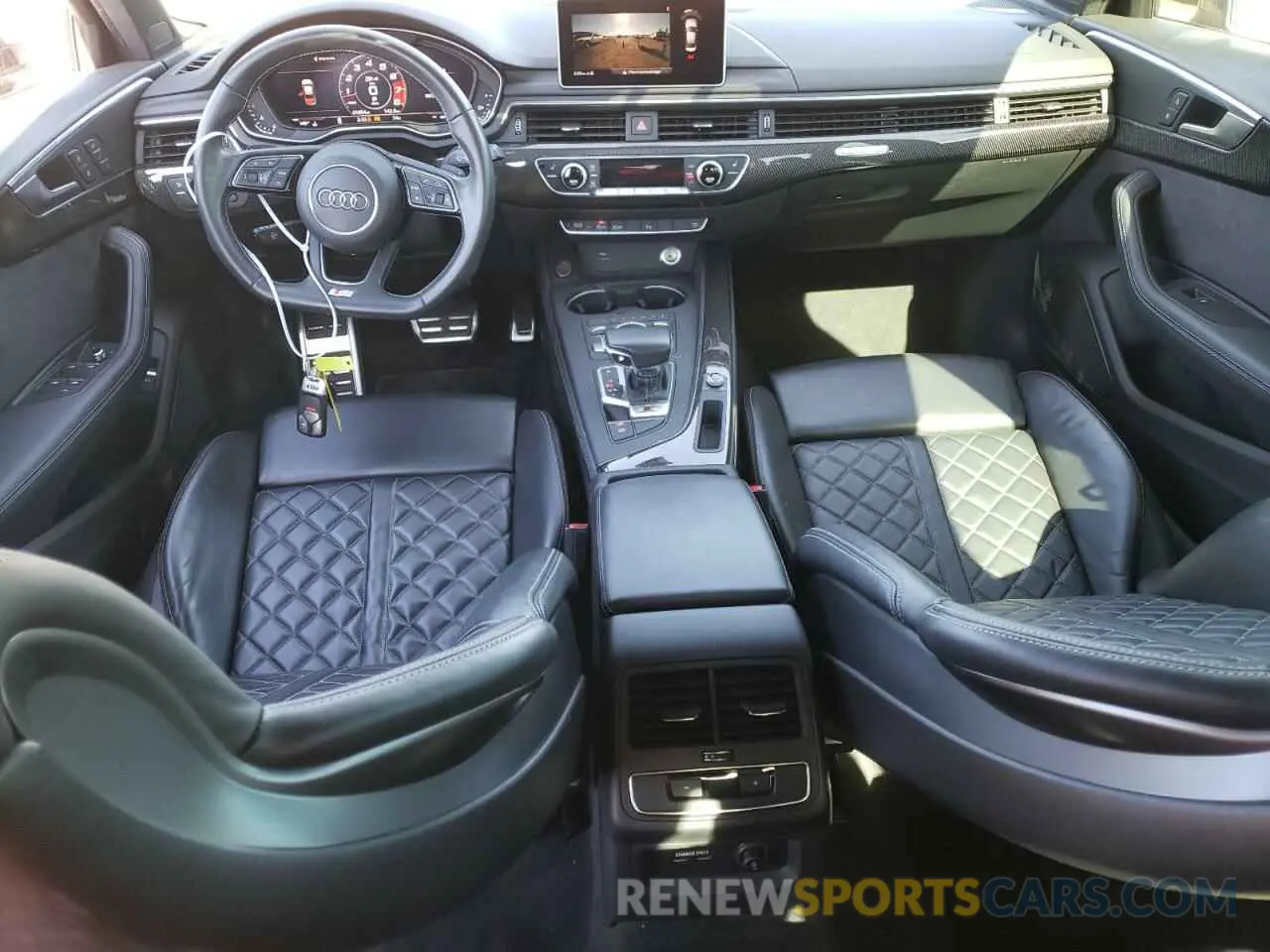 8 fotografías del automóvil dañado WAUB4AF47KA006630 AUDI S4/RS4 2019
