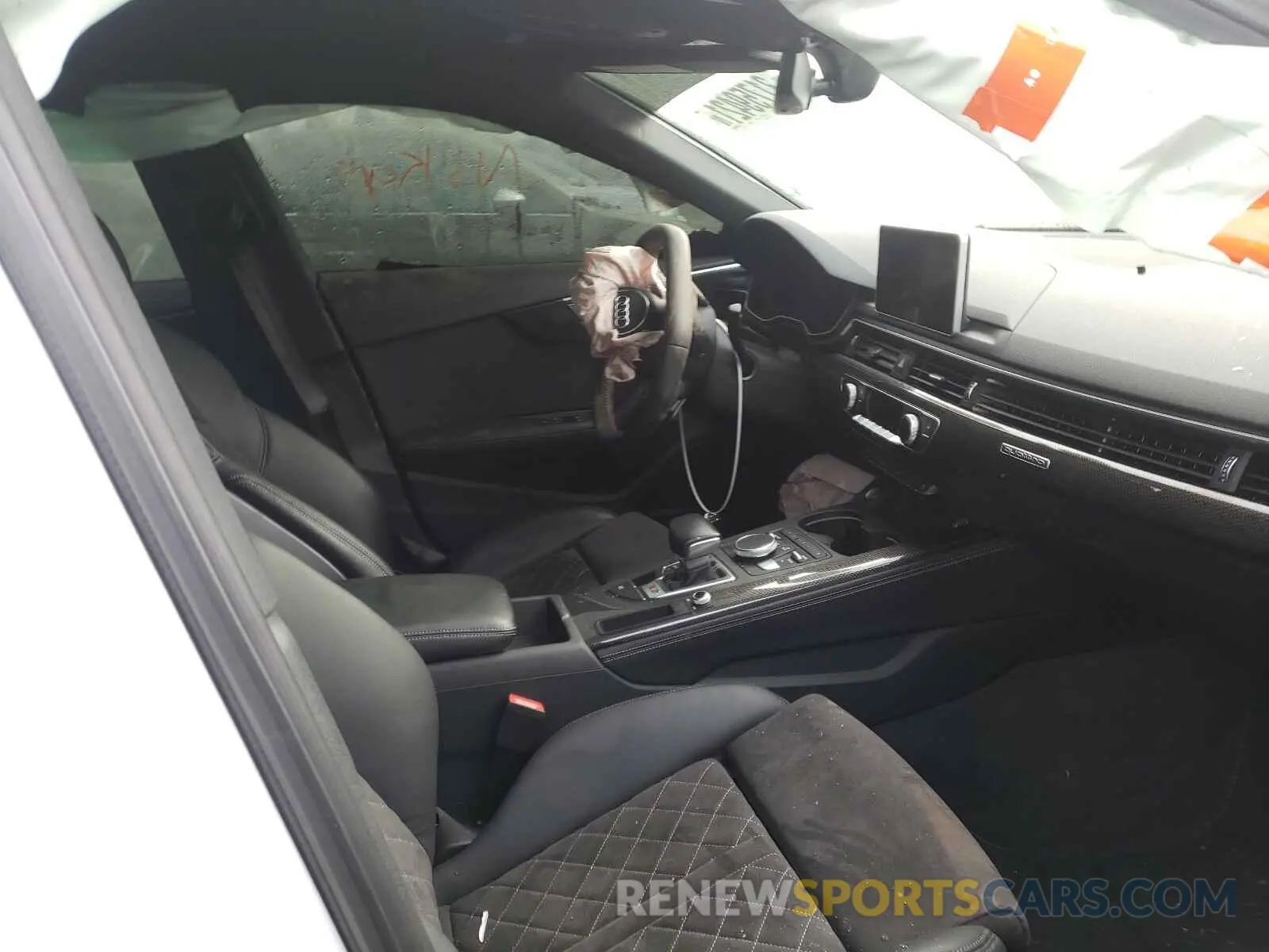 5 fotografías del automóvil dañado WAUB4AF48KA069283 AUDI S4/RS4 2019