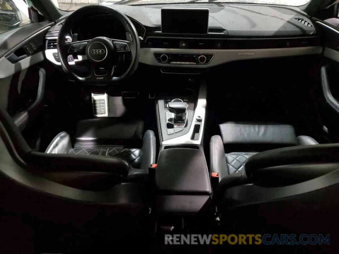 8 fotografías del automóvil dañado WAUB4AF4XKA002104 AUDI S4/RS4 2019
