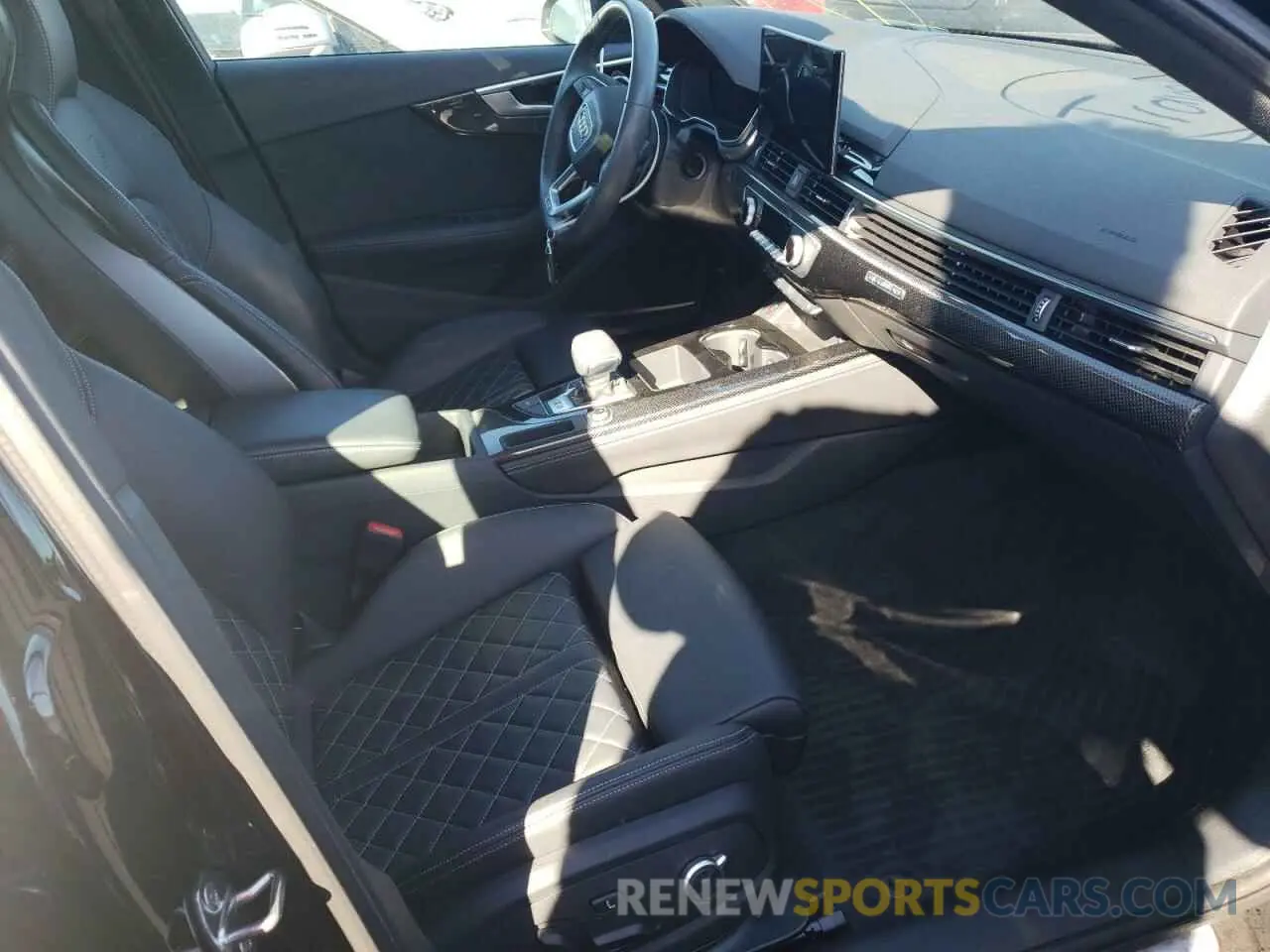 5 fotografías del automóvil dañado WAUB4AF48MA036142 AUDI S4/RS4 2021