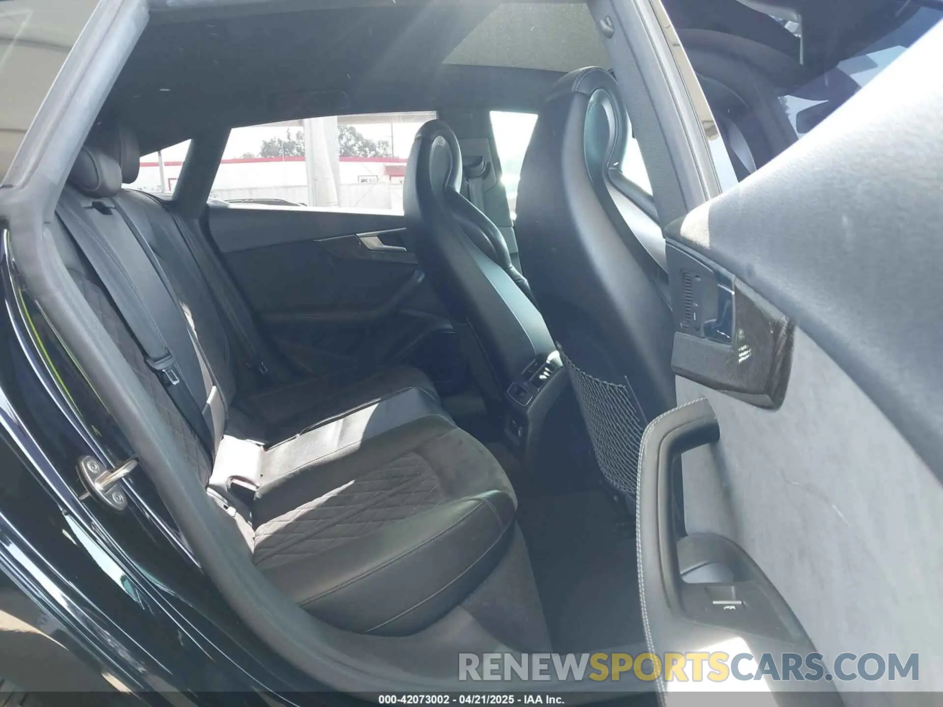 8 fotografías del automóvil dañado WAUB4CF50KA090648 AUDI S5 2019