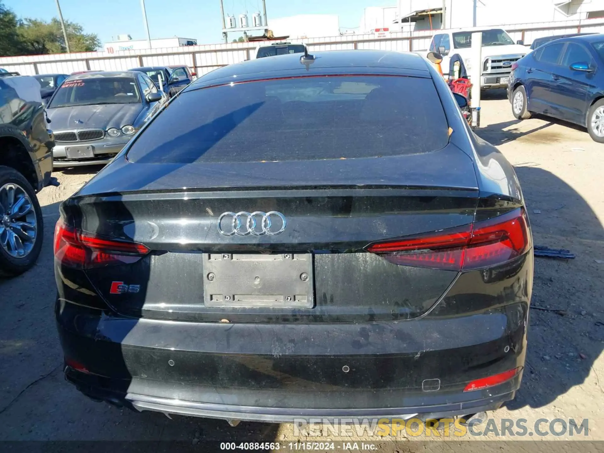 17 fotografías del automóvil dañado WAUB4CF50KA095302 AUDI S5 2019