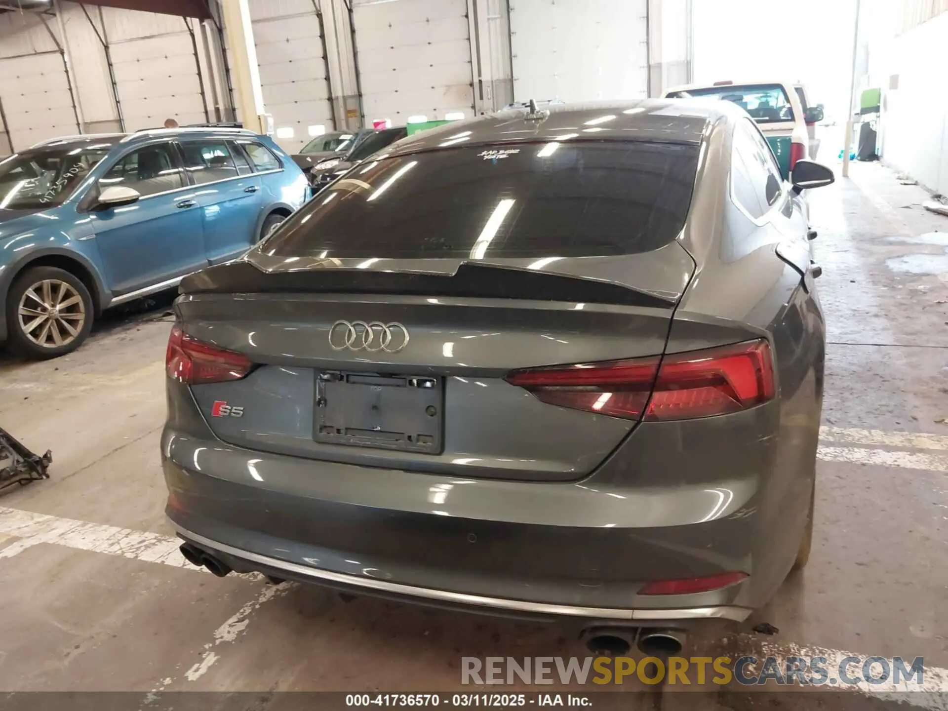 17 fotografías del automóvil dañado WAUB4CF58KA042802 AUDI S5 2019