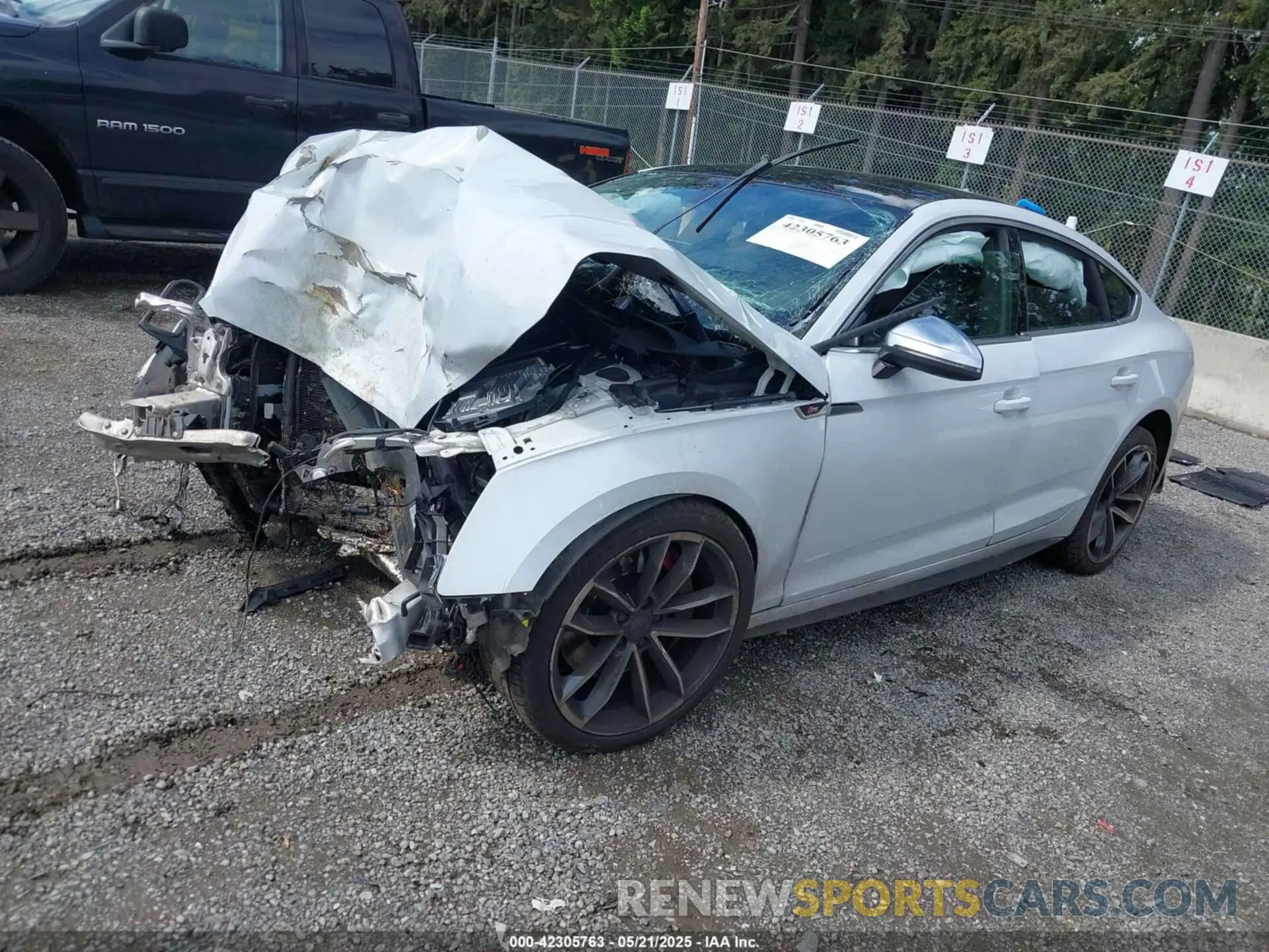 2 fotografías del automóvil dañado WAUC4CF59KA026631 AUDI S5 2019