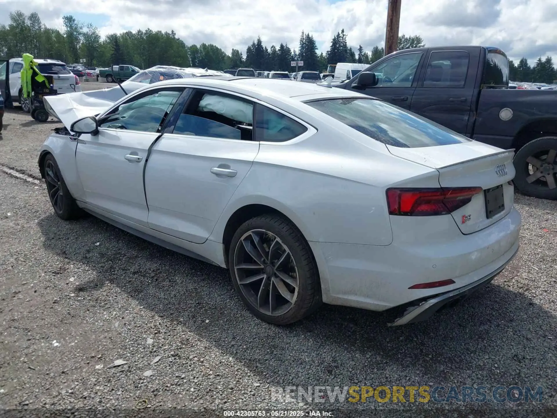 3 fotografías del automóvil dañado WAUC4CF59KA026631 AUDI S5 2019