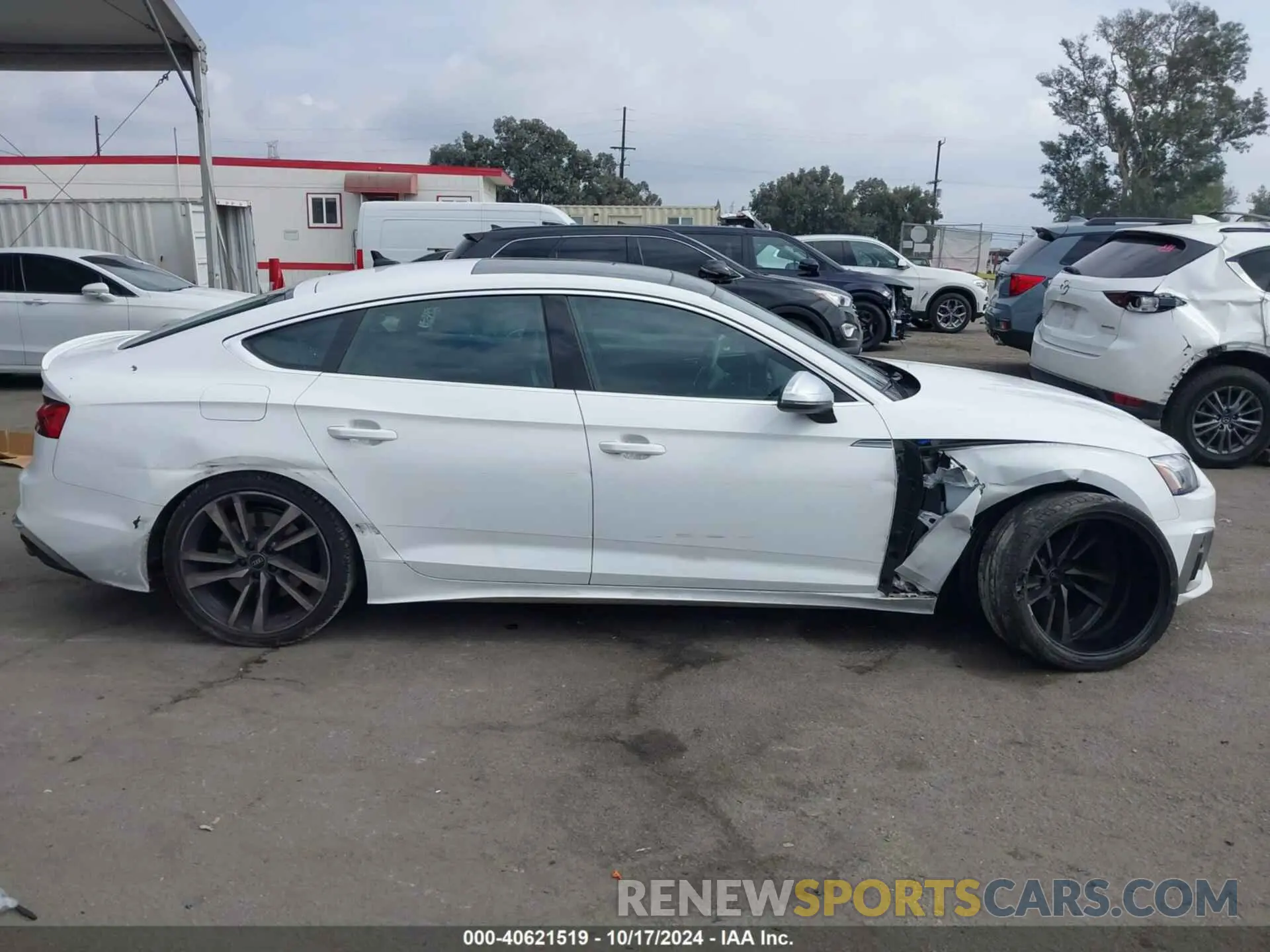 13 fotografías del automóvil dañado WAUA4CF51NA033679 AUDI S5 SPORTBACK 2022