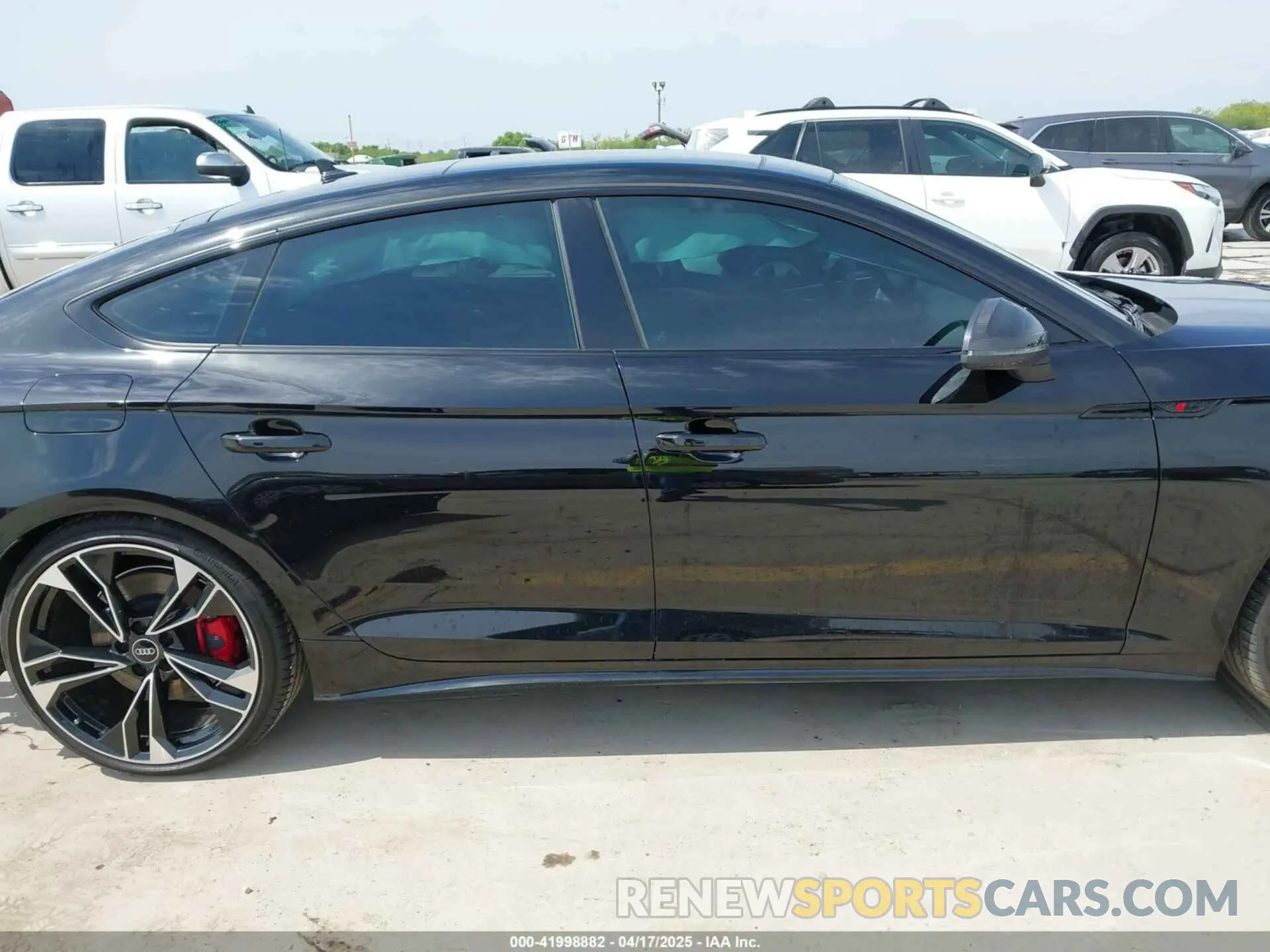 14 fotografías del automóvil dañado WAUB4DF52PA011381 AUDI S5 SPORTBACK 2023