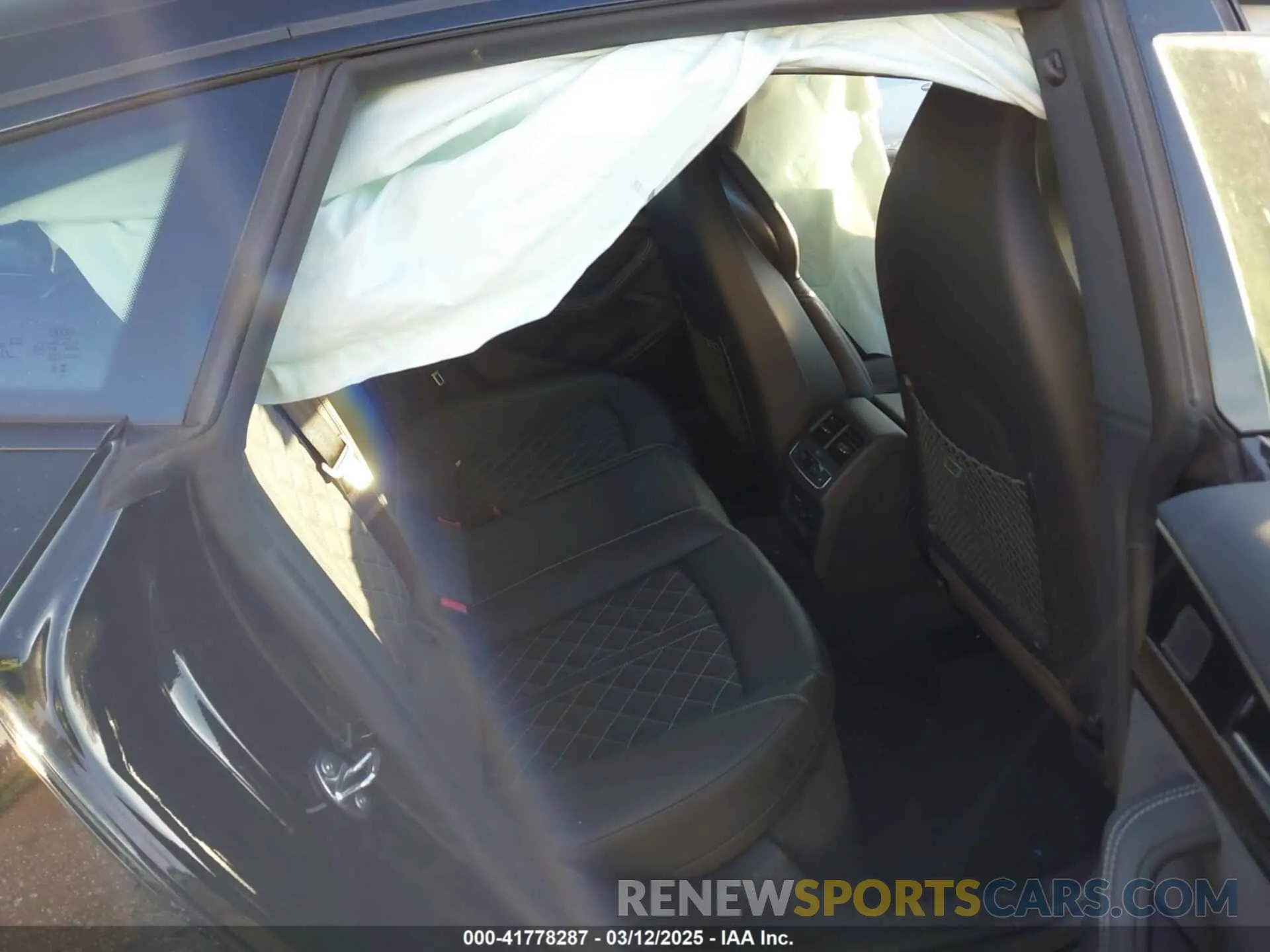 8 fotografías del automóvil dañado WAUB4CF58RA010698 AUDI S5 SPORTBACK 2024