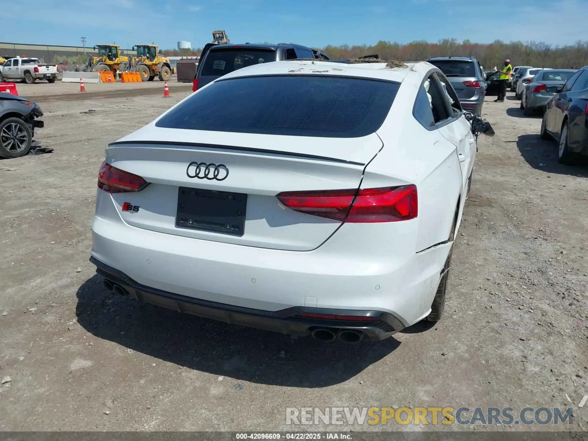 4 fotografías del automóvil dañado WAUC4CF50RA080278 AUDI S5 SPORTBACK 2024