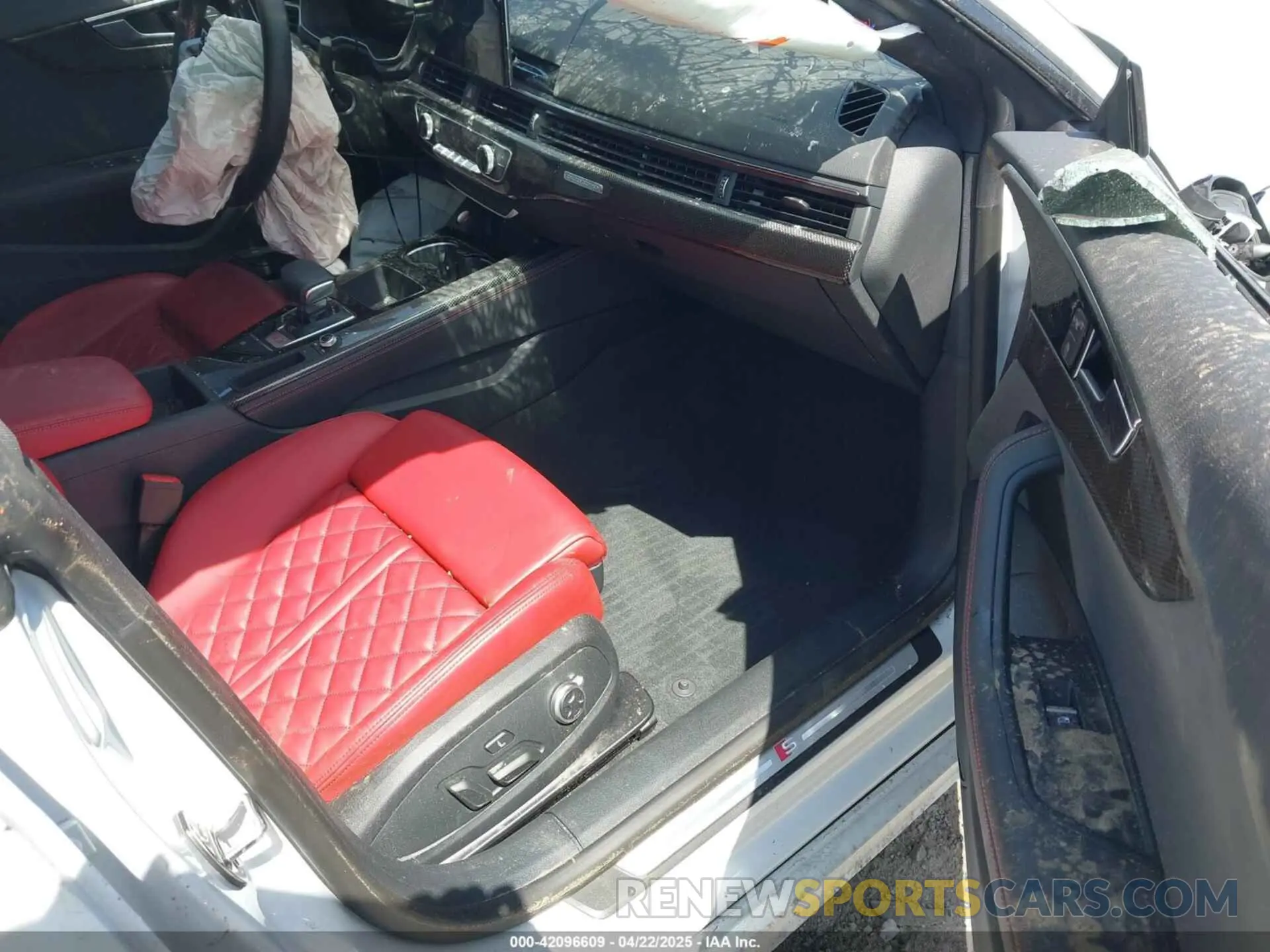 5 fotografías del automóvil dañado WAUC4CF50RA080278 AUDI S5 SPORTBACK 2024