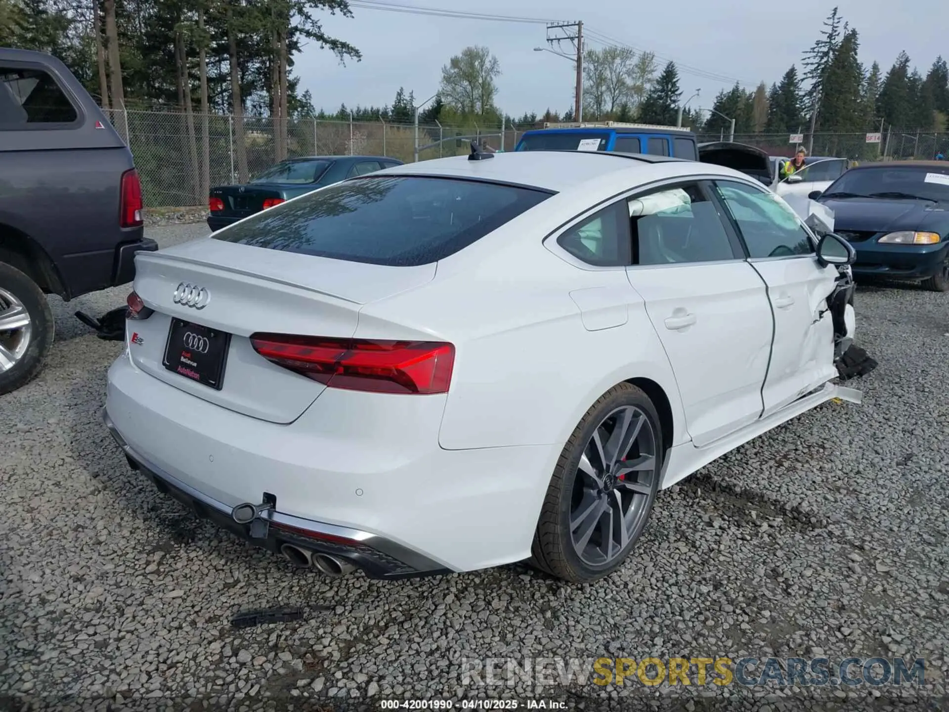 4 fotografías del automóvil dañado WAUC4CF50RA118382 AUDI S5 SPORTBACK 2024