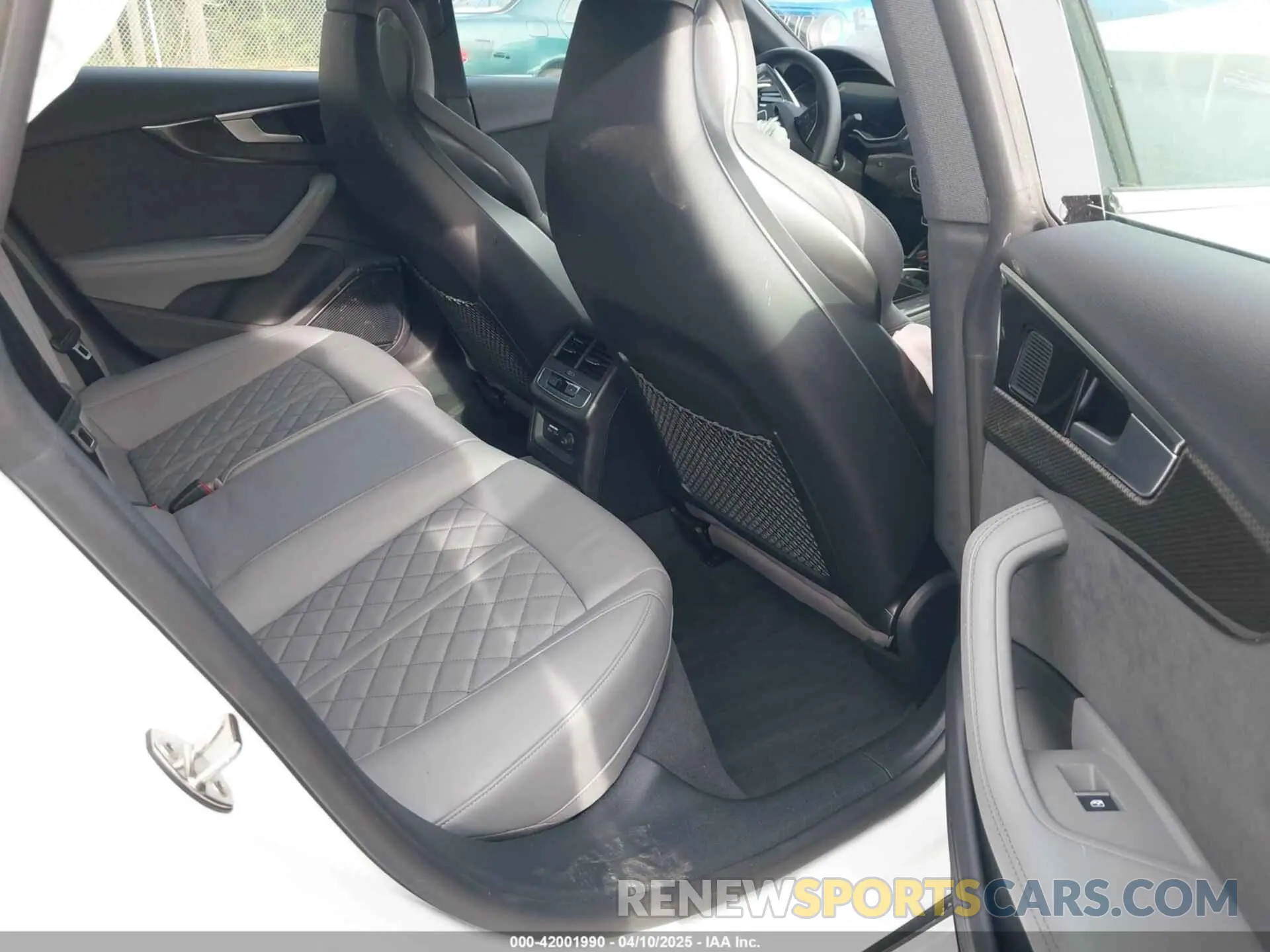 8 fotografías del automóvil dañado WAUC4CF50RA118382 AUDI S5 SPORTBACK 2024