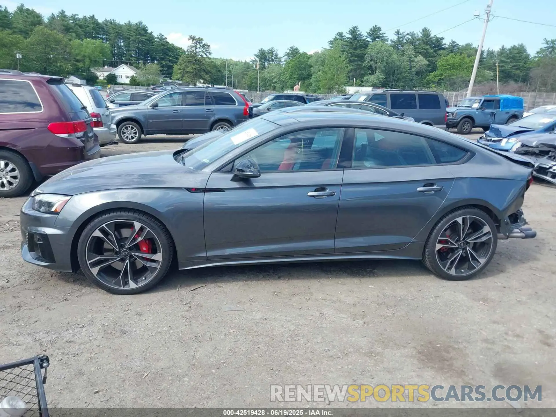 15 fotografías del automóvil dañado WAUC4CF52RA101227 AUDI S5 SPORTBACK 2024