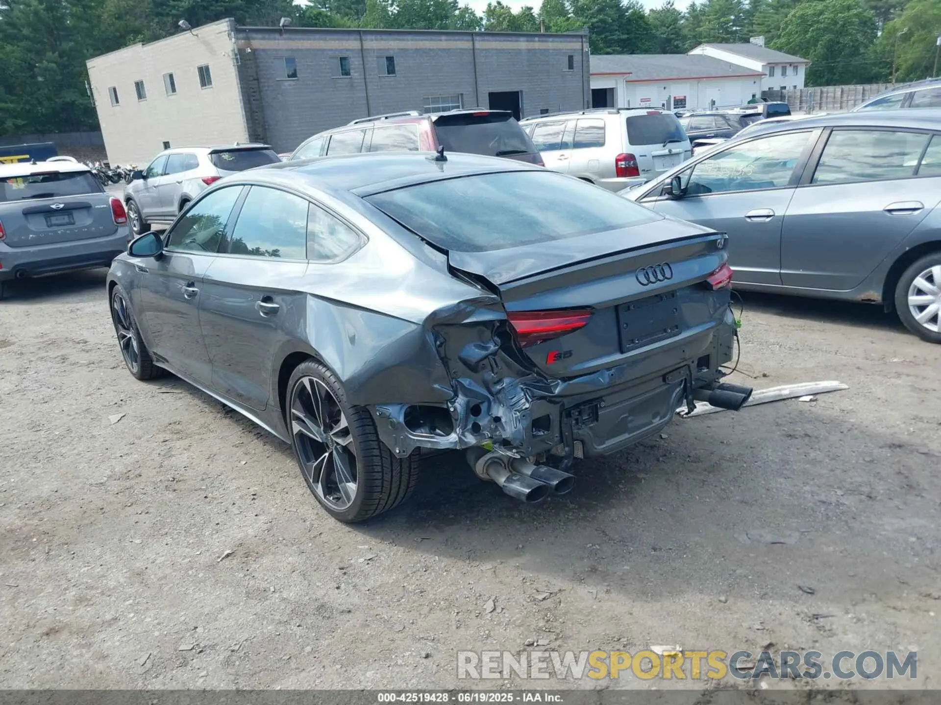 3 fotografías del automóvil dañado WAUC4CF52RA101227 AUDI S5 SPORTBACK 2024