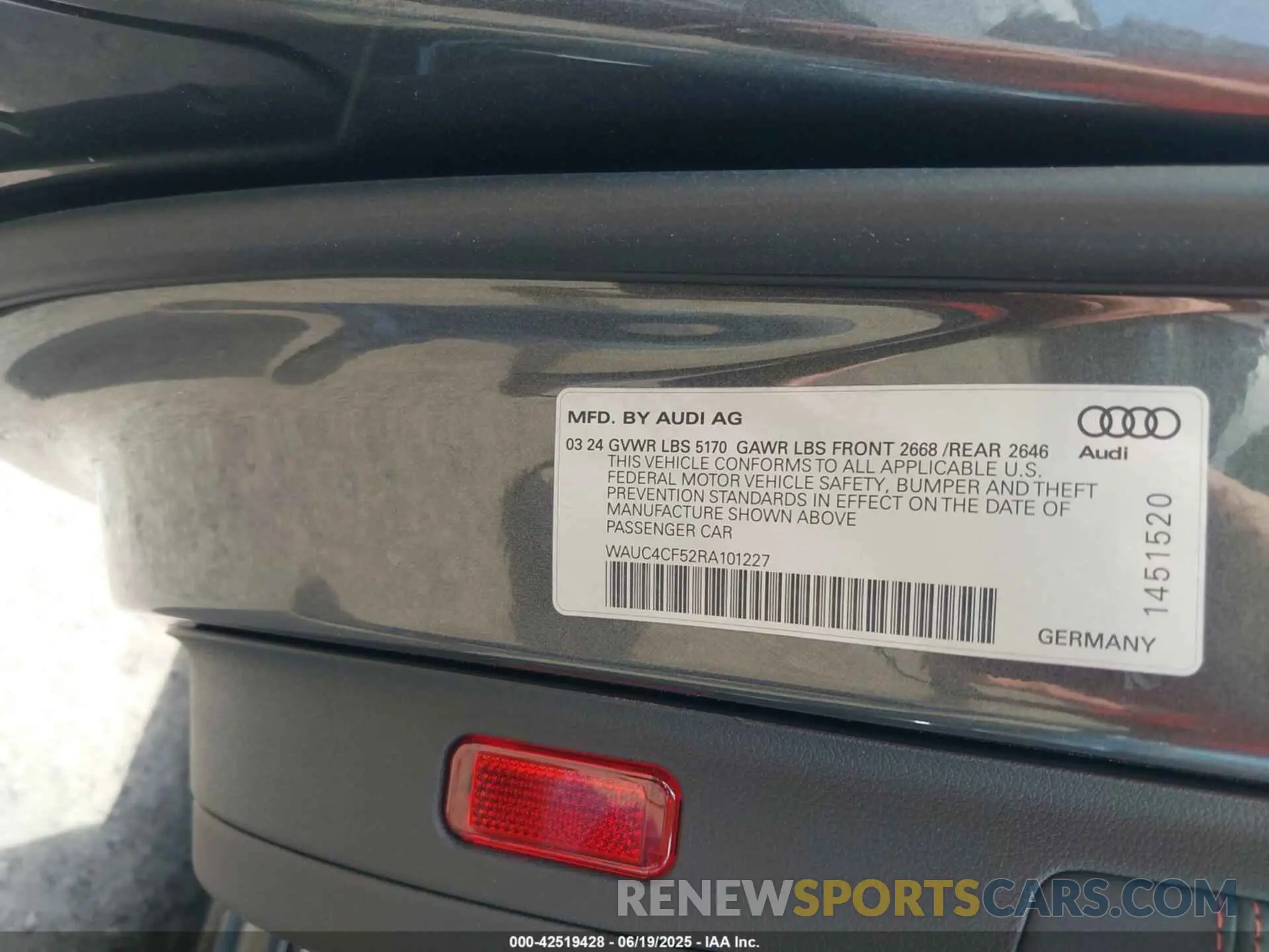 9 fotografías del automóvil dañado WAUC4CF52RA101227 AUDI S5 SPORTBACK 2024