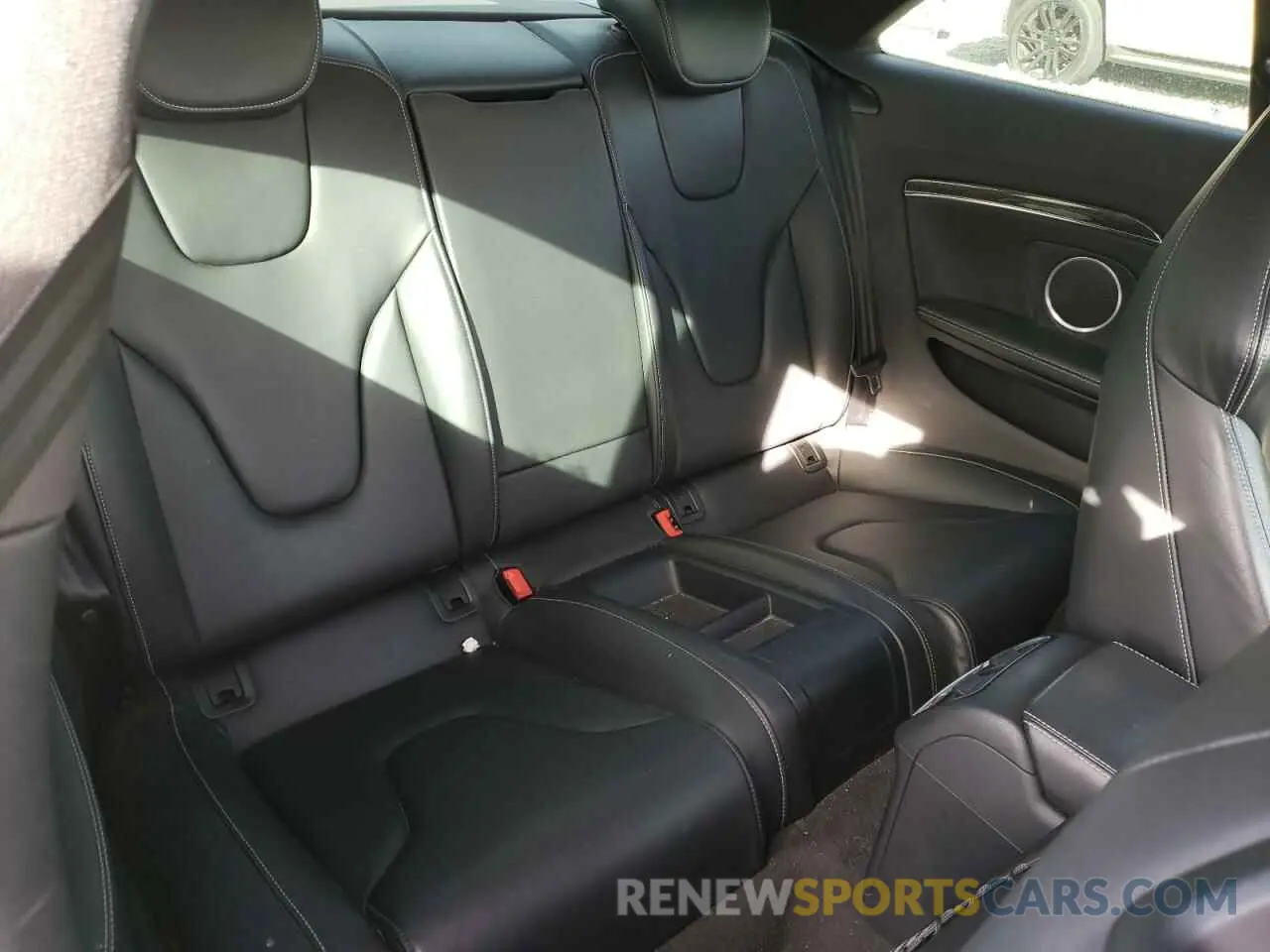 10 fotografías del automóvil dañado WAUCGAFR7FA046588 AUDI S5/RS5 2015