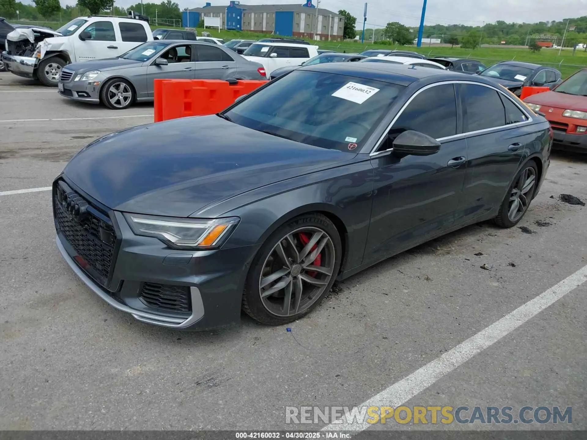 2 fotografías del automóvil dañado WAUDFAF28LN037283 AUDI S6 2020
