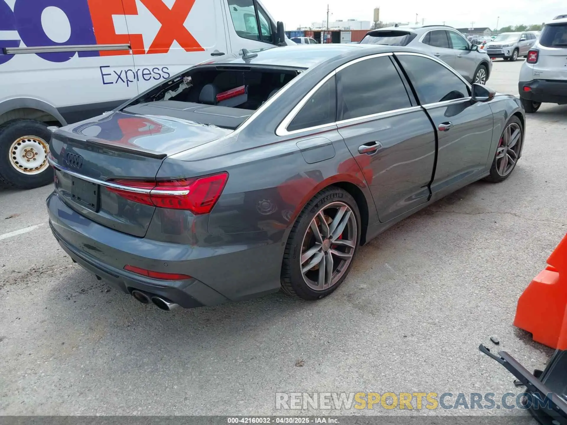 4 fotografías del automóvil dañado WAUDFAF28LN037283 AUDI S6 2020