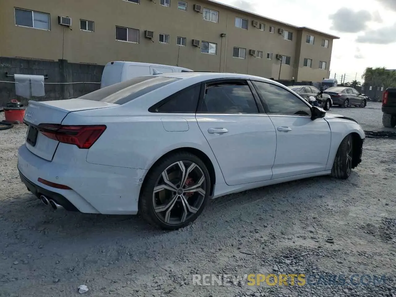3 fotografías del automóvil dañado WAUFFBF21SN029314 AUDI S6/RS6 2025