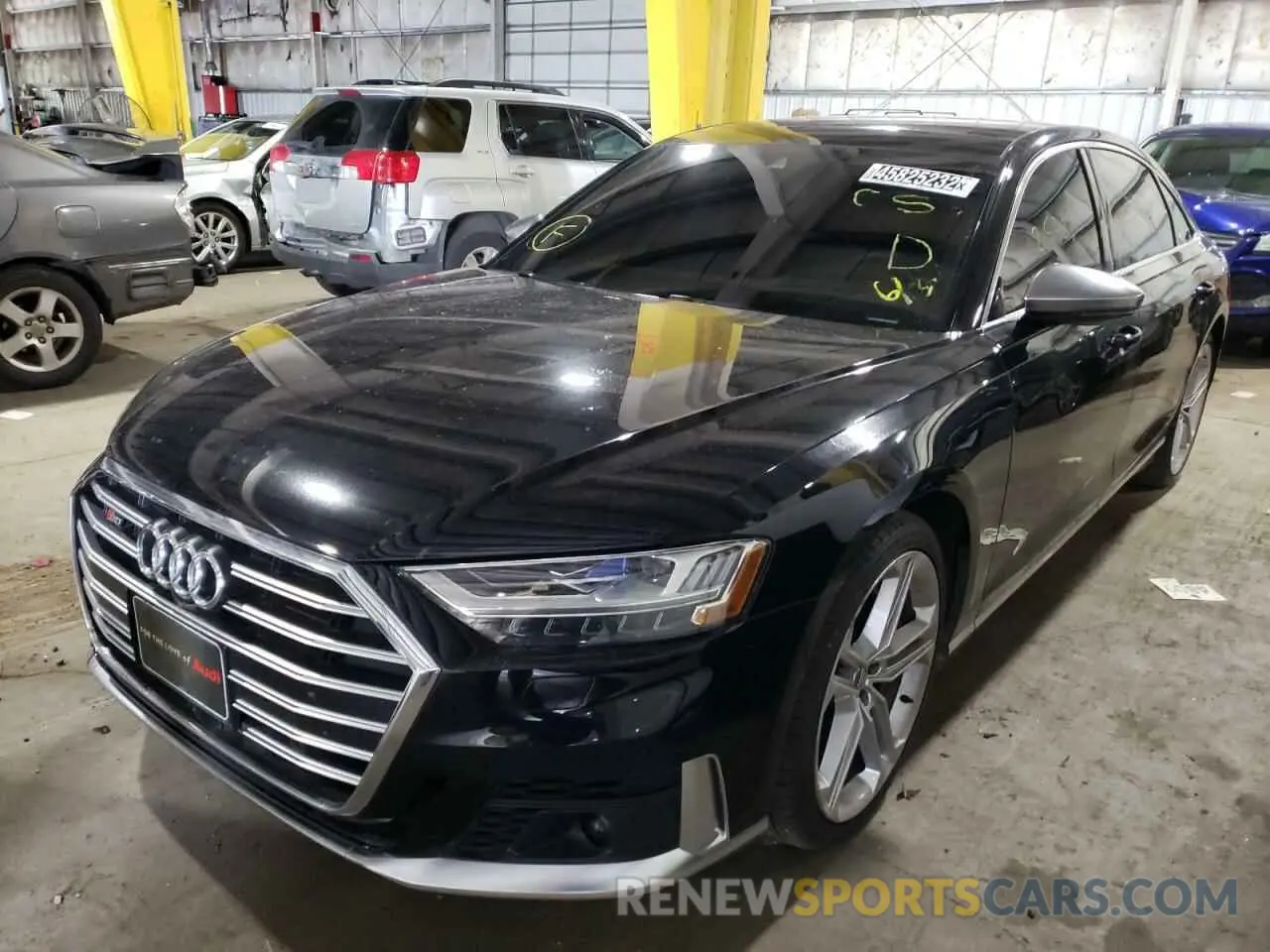 2 fotografías del automóvil dañado WAU8SAF83LN002037 AUDI S8 2020