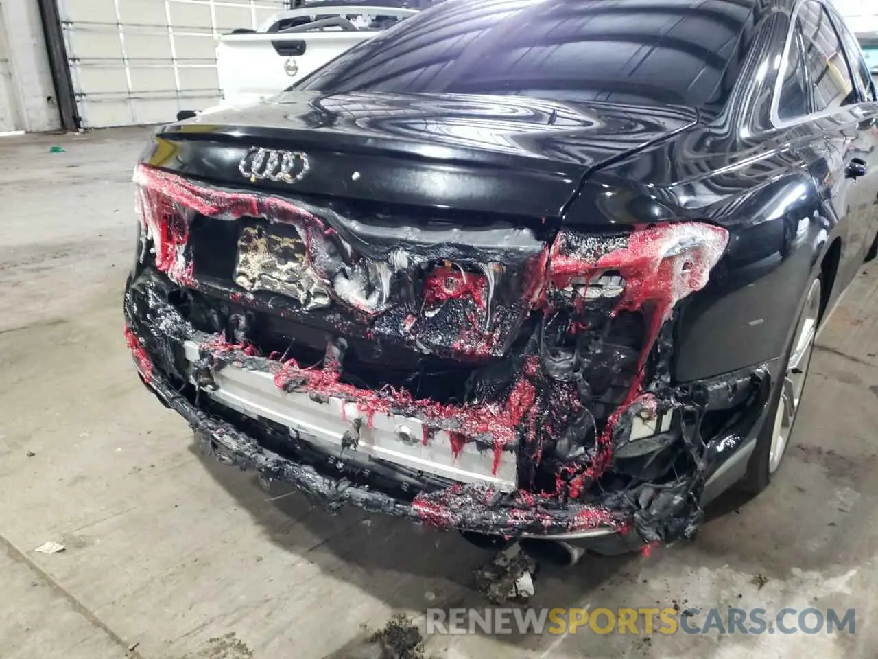 9 fotografías del automóvil dañado WAU8SAF83LN002037 AUDI S8 2020