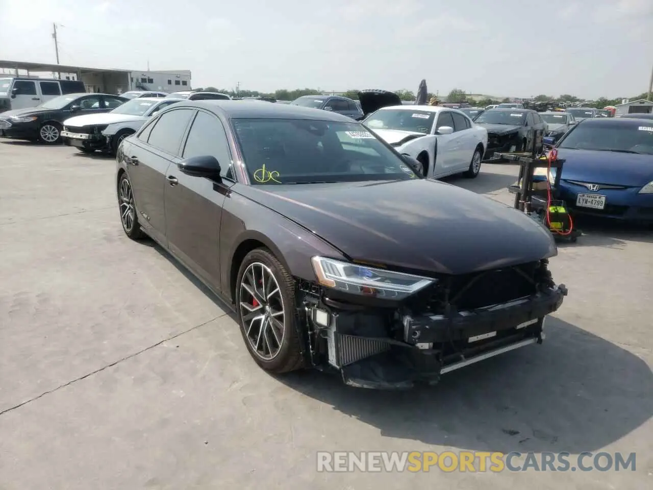 1 fotografías del automóvil dañado WAU8SAF83LN011904 AUDI S8 2020