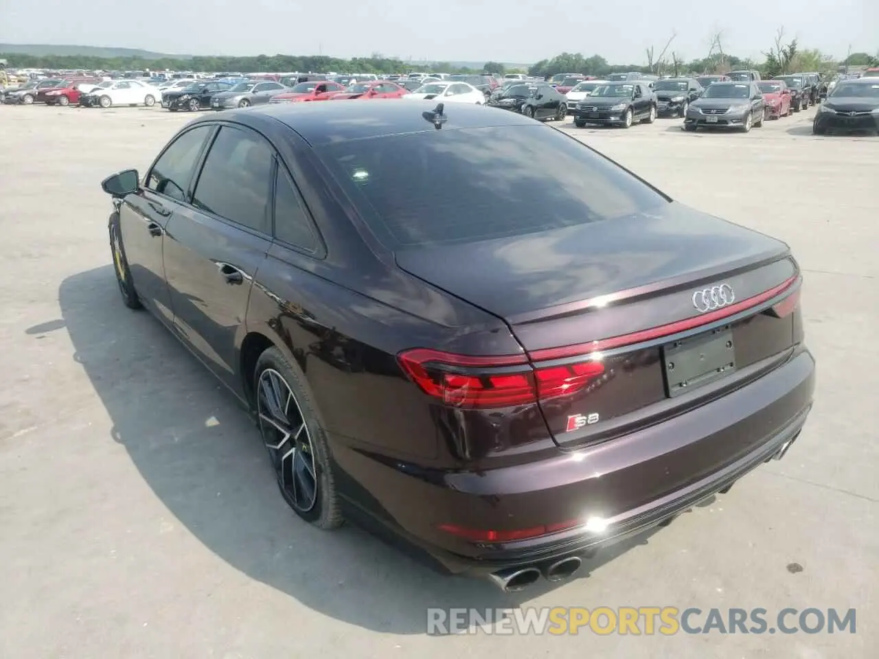 3 fotografías del automóvil dañado WAU8SAF83LN011904 AUDI S8 2020