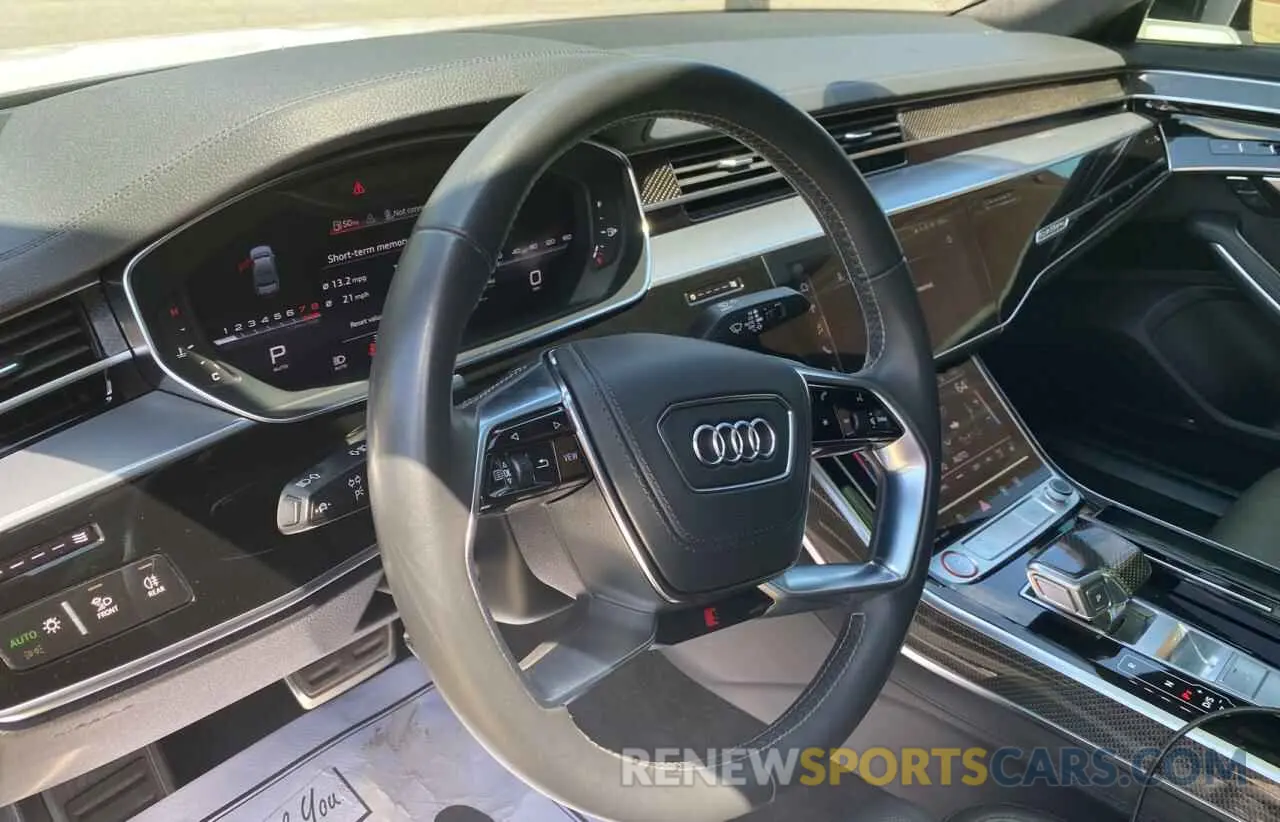 9 fotografías del automóvil dañado WAU8SAF88LN003488 AUDI S8 2020