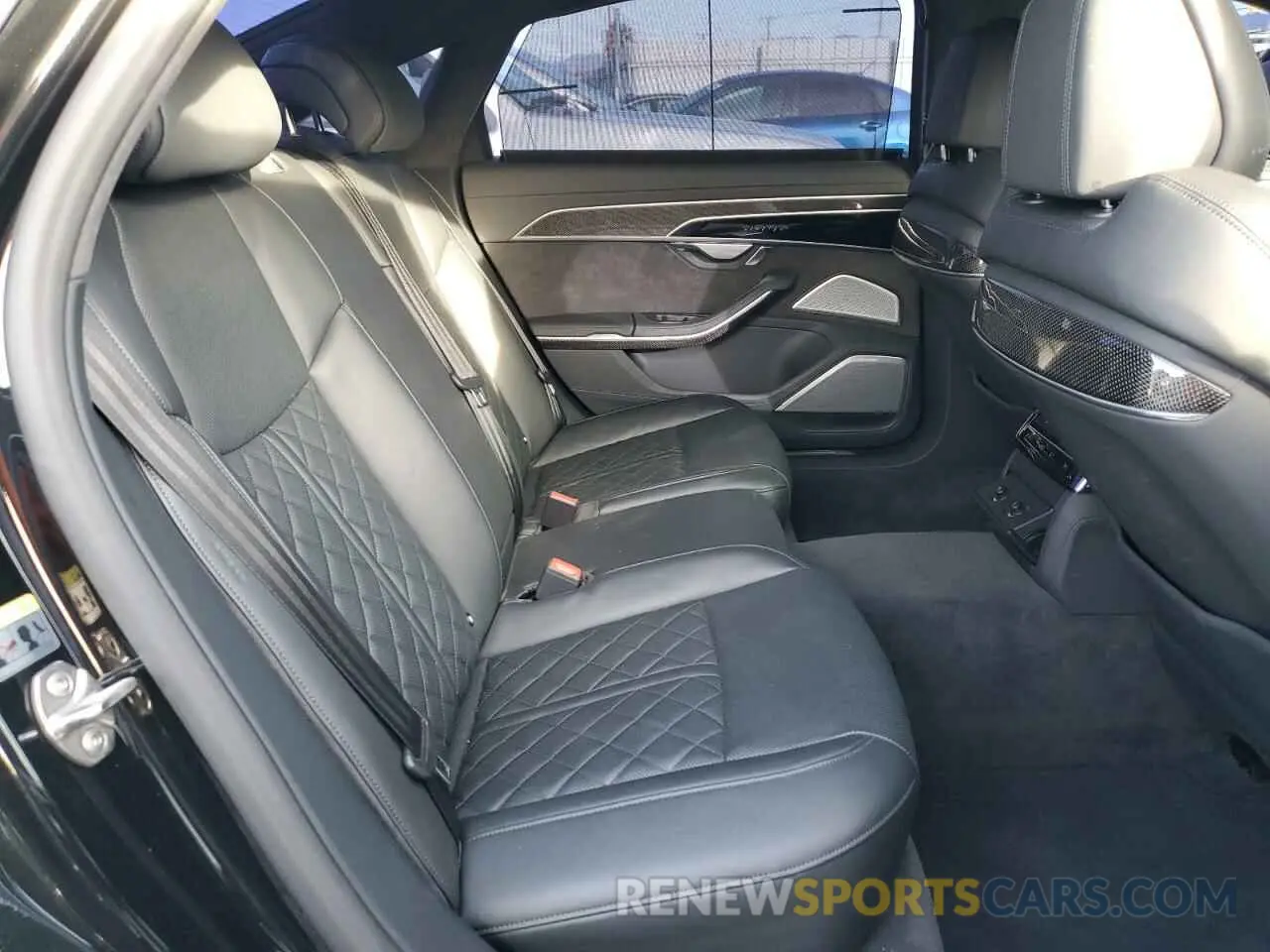 10 fotografías del automóvil dañado WAU8SAF89LN013818 AUDI S8 2020