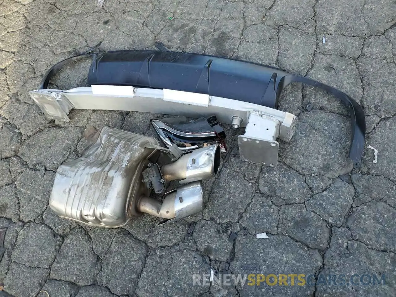 12 fotografías del automóvil dañado WAU8SAF89LN013818 AUDI S8 2020
