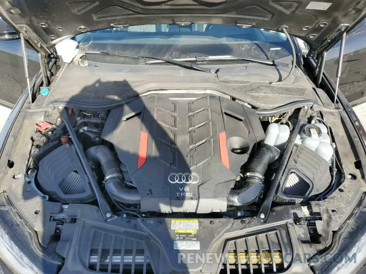 11 fotografías del automóvil dañado WAULSAF84NN000519 AUDI S8 2022