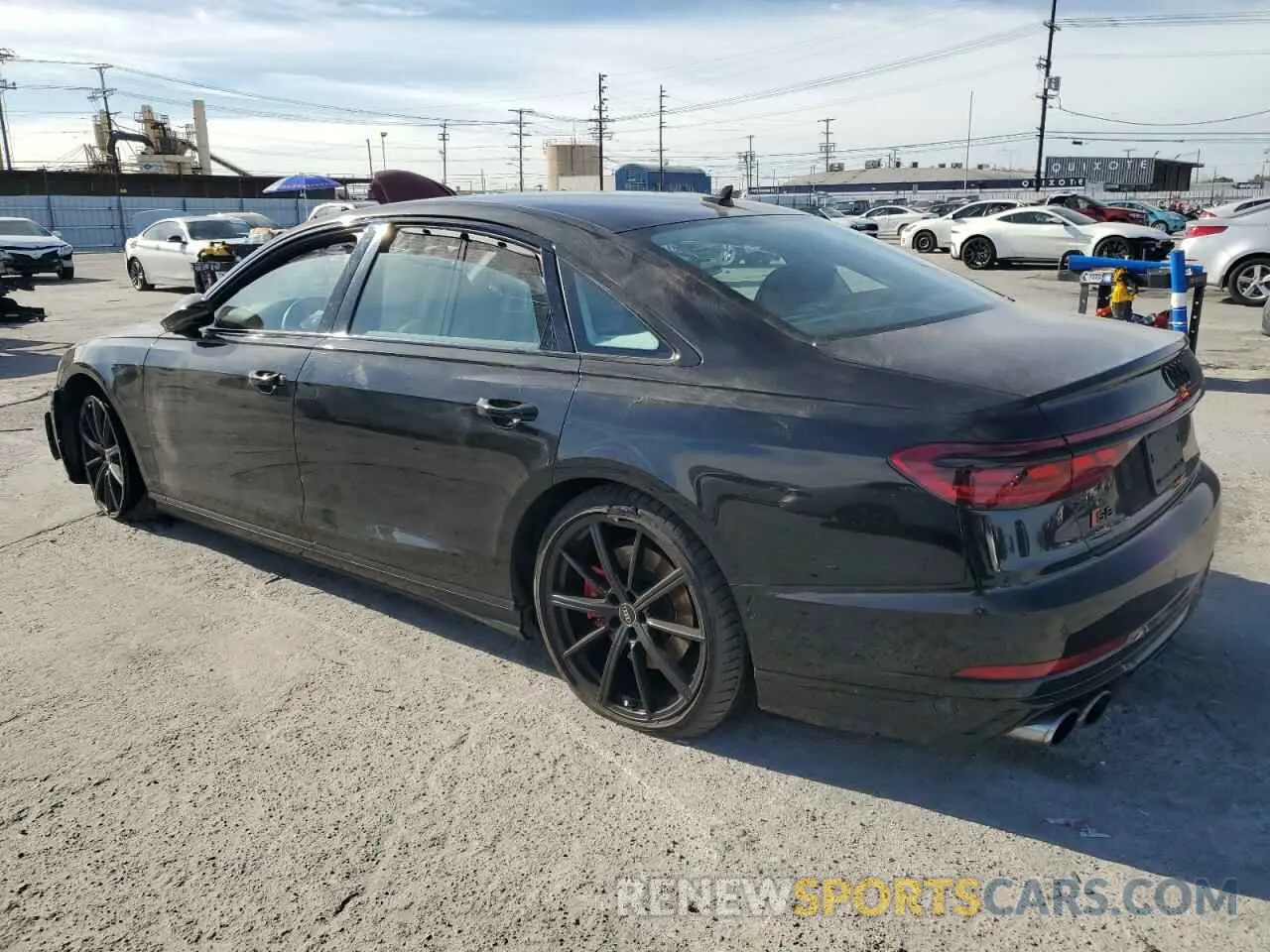 2 fotografías del automóvil dañado WAULSAF84NN000519 AUDI S8 2022