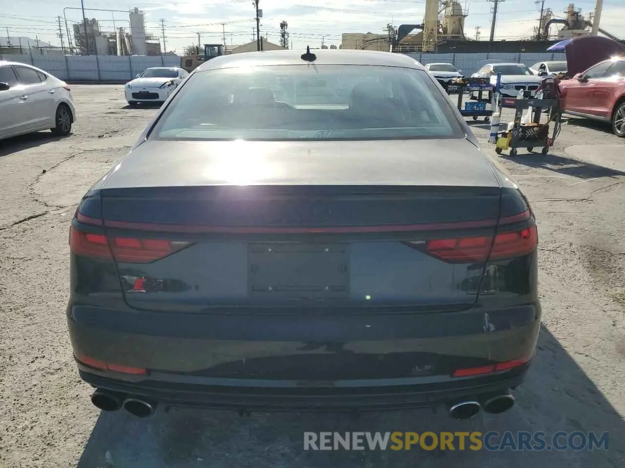 6 fotografías del automóvil dañado WAULSAF84NN000519 AUDI S8 2022
