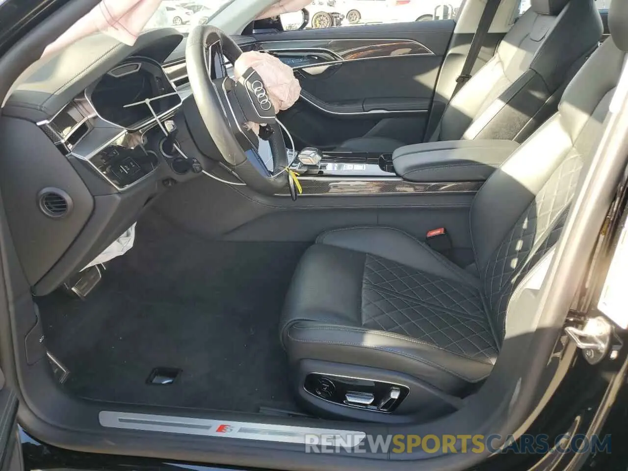 7 fotografías del automóvil dañado WAULSAF84NN000519 AUDI S8 2022