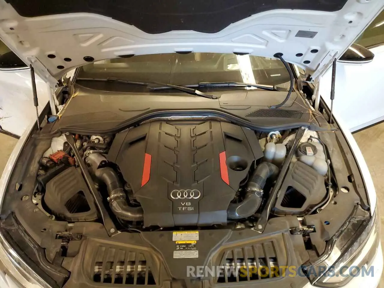 12 fotografías del automóvil dañado WAULSBF83NN008651 AUDI S8 2022