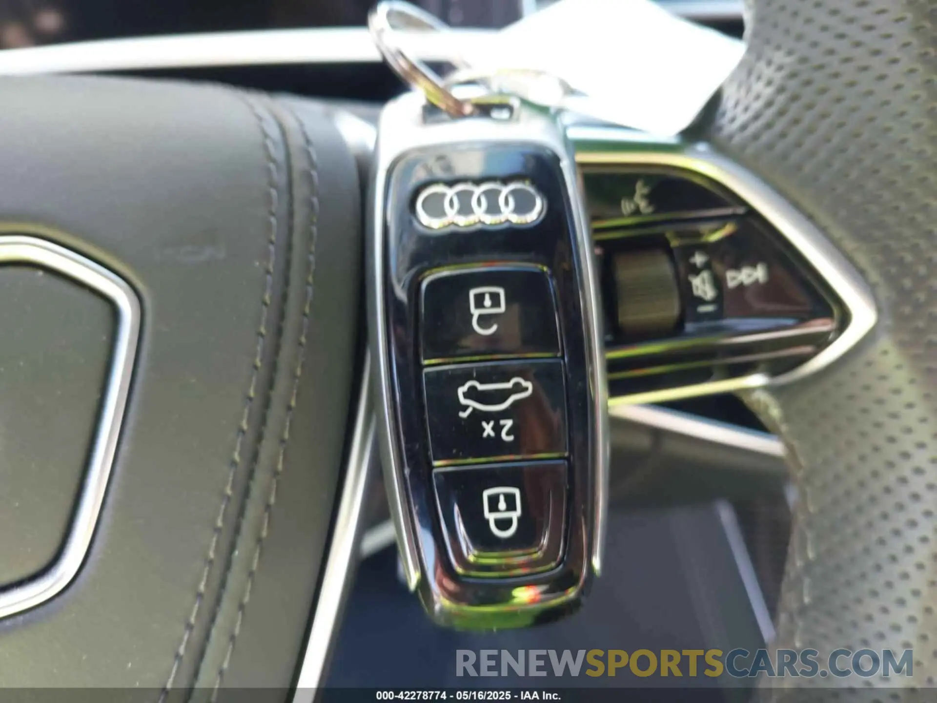 11 fotografías del automóvil dañado WAULSAF81PN011643 AUDI S8 2023