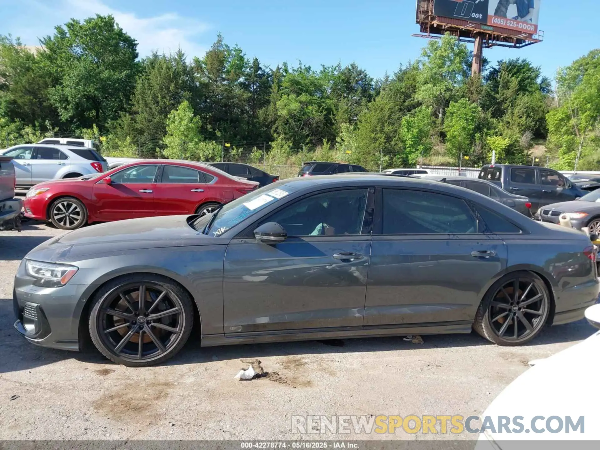 14 fotografías del automóvil dañado WAULSAF81PN011643 AUDI S8 2023