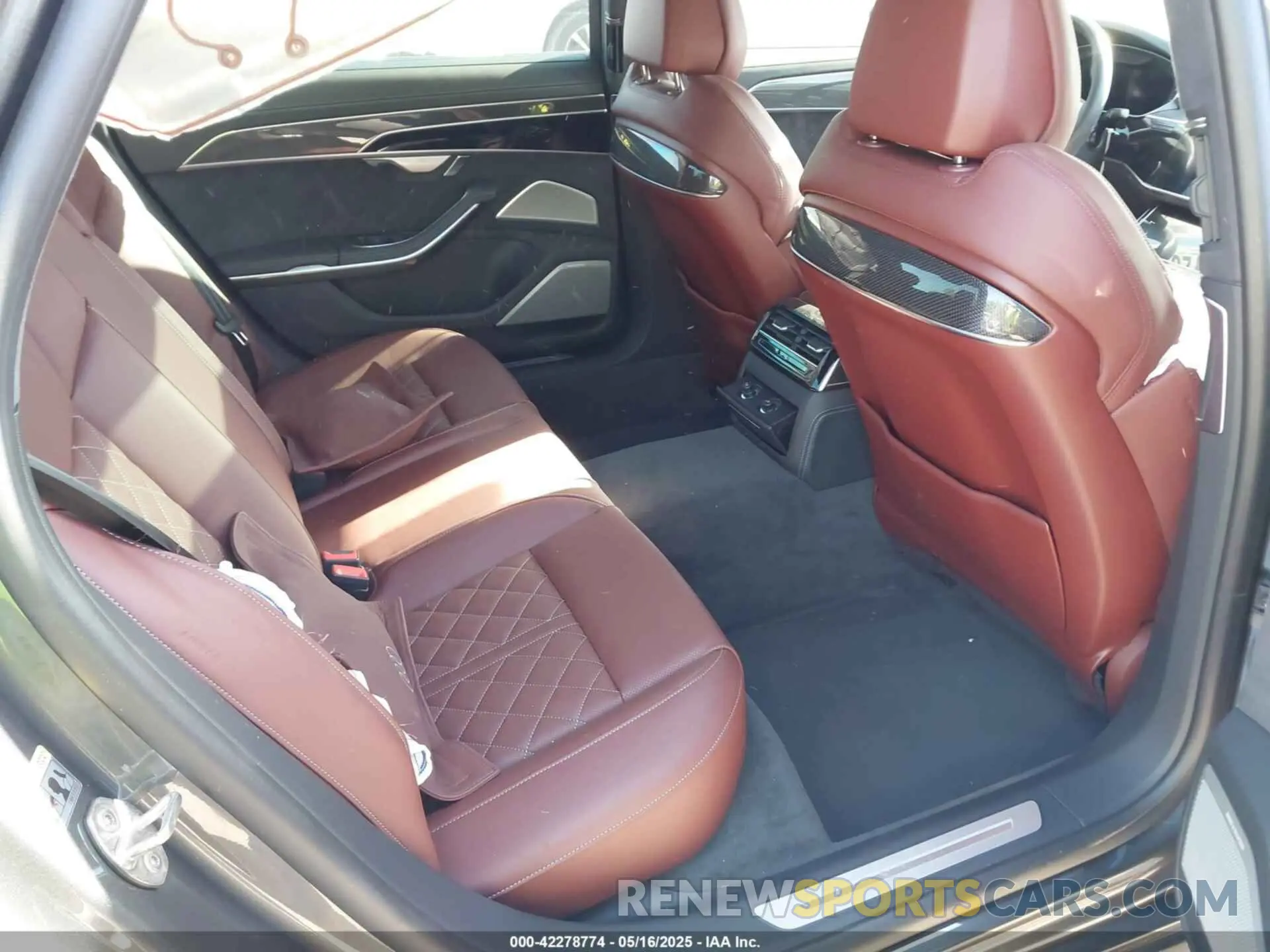 8 fotografías del automóvil dañado WAULSAF81PN011643 AUDI S8 2023
