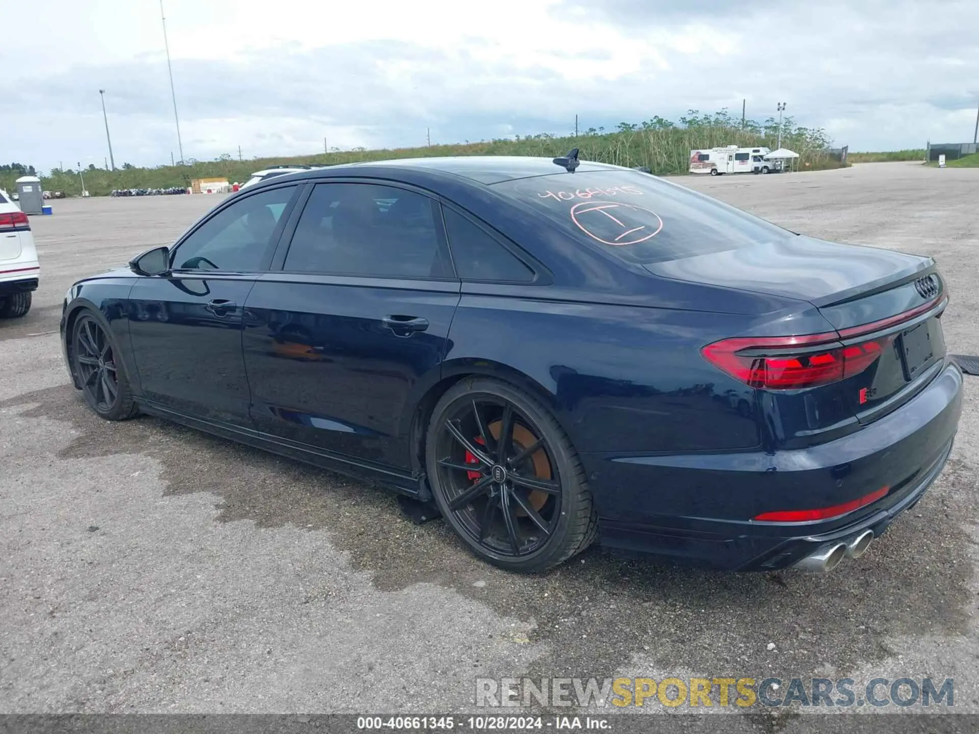 3 fotografías del automóvil dañado WAULSAF81PN013456 AUDI S8 2023