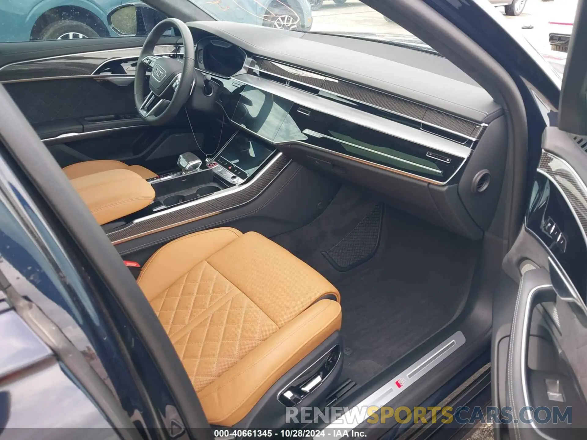 5 fotografías del automóvil dañado WAULSAF81PN013456 AUDI S8 2023