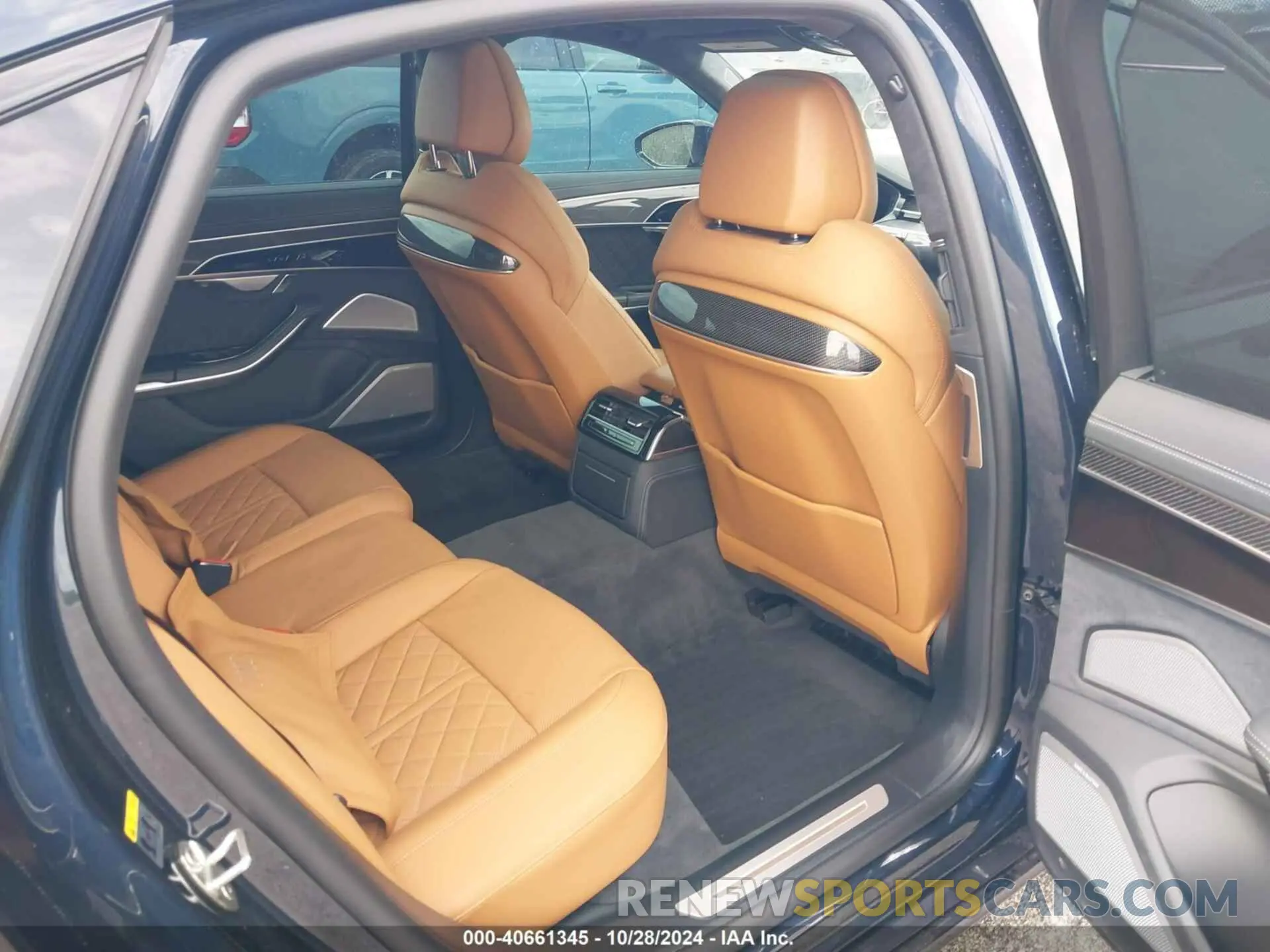 8 fotografías del automóvil dañado WAULSAF81PN013456 AUDI S8 2023