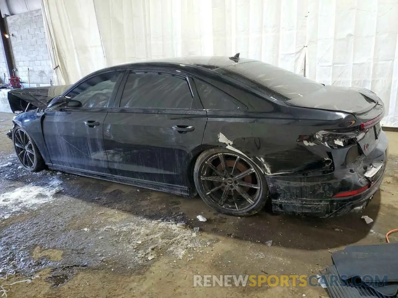 2 fotografías del automóvil dañado WAULSAF8XPN002083 AUDI S8 2023