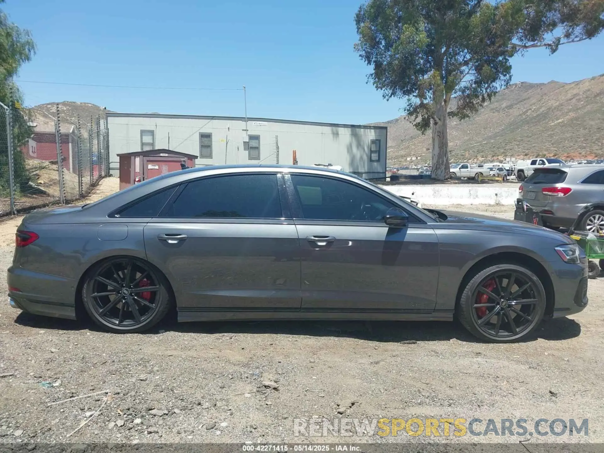 13 fotografías del automóvil dañado WAULSBF88PN002413 AUDI S8 2023
