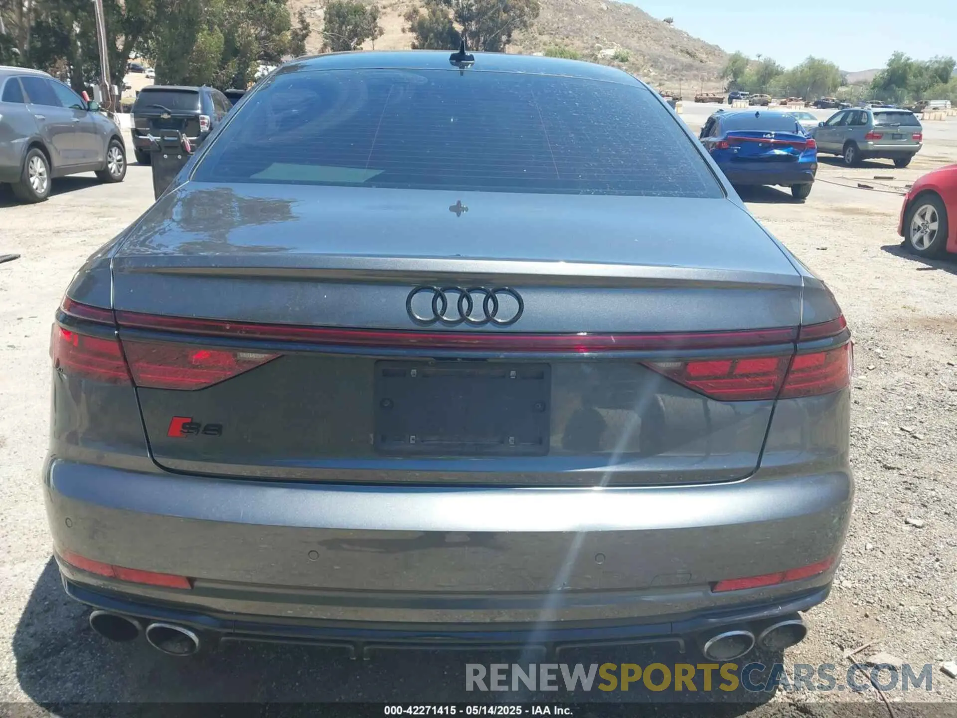 16 fotografías del automóvil dañado WAULSBF88PN002413 AUDI S8 2023