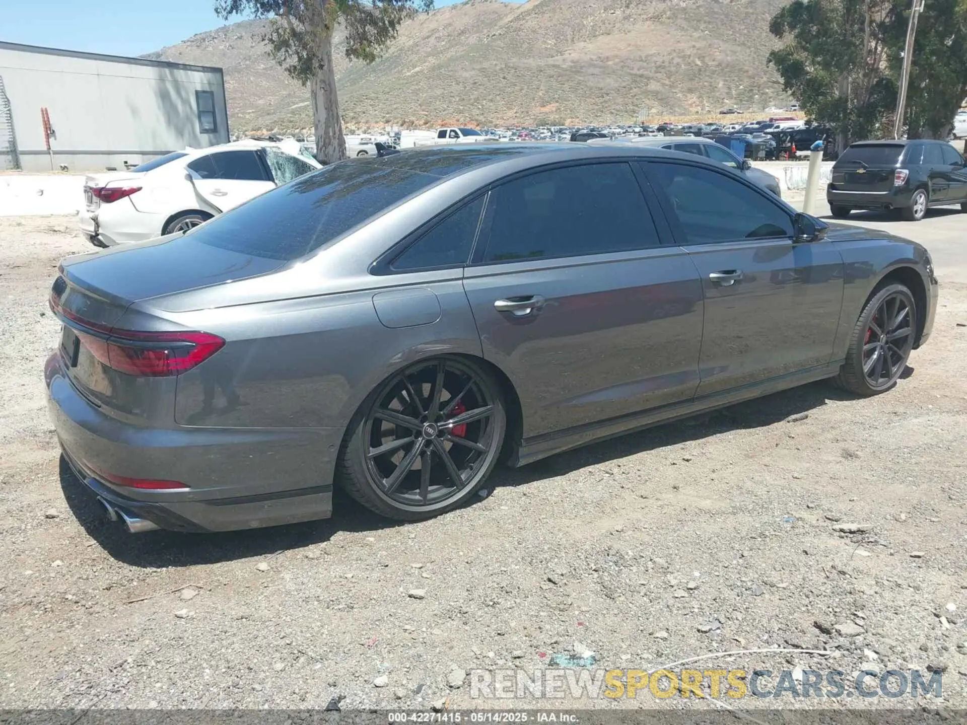 4 fotografías del automóvil dañado WAULSBF88PN002413 AUDI S8 2023